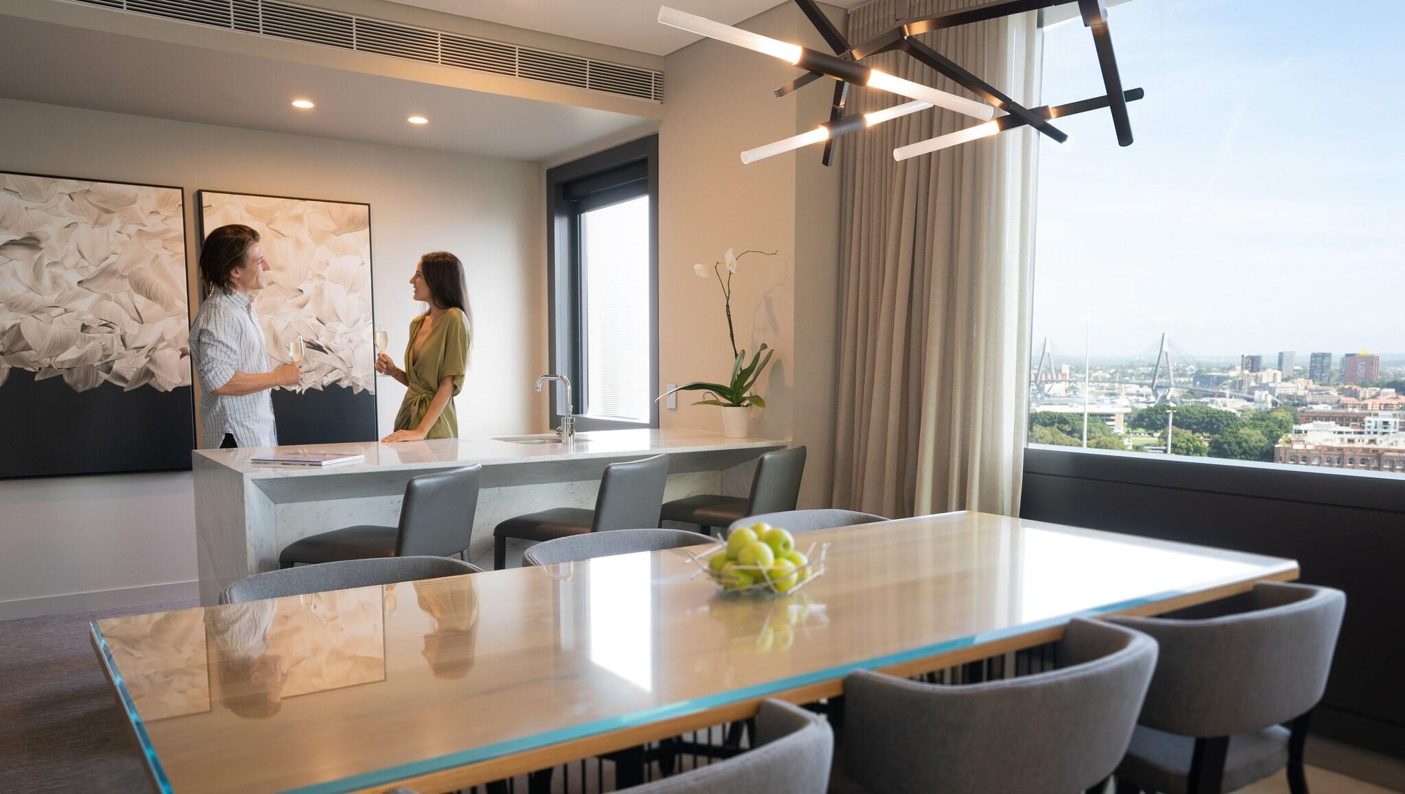 Suite City View King Bed