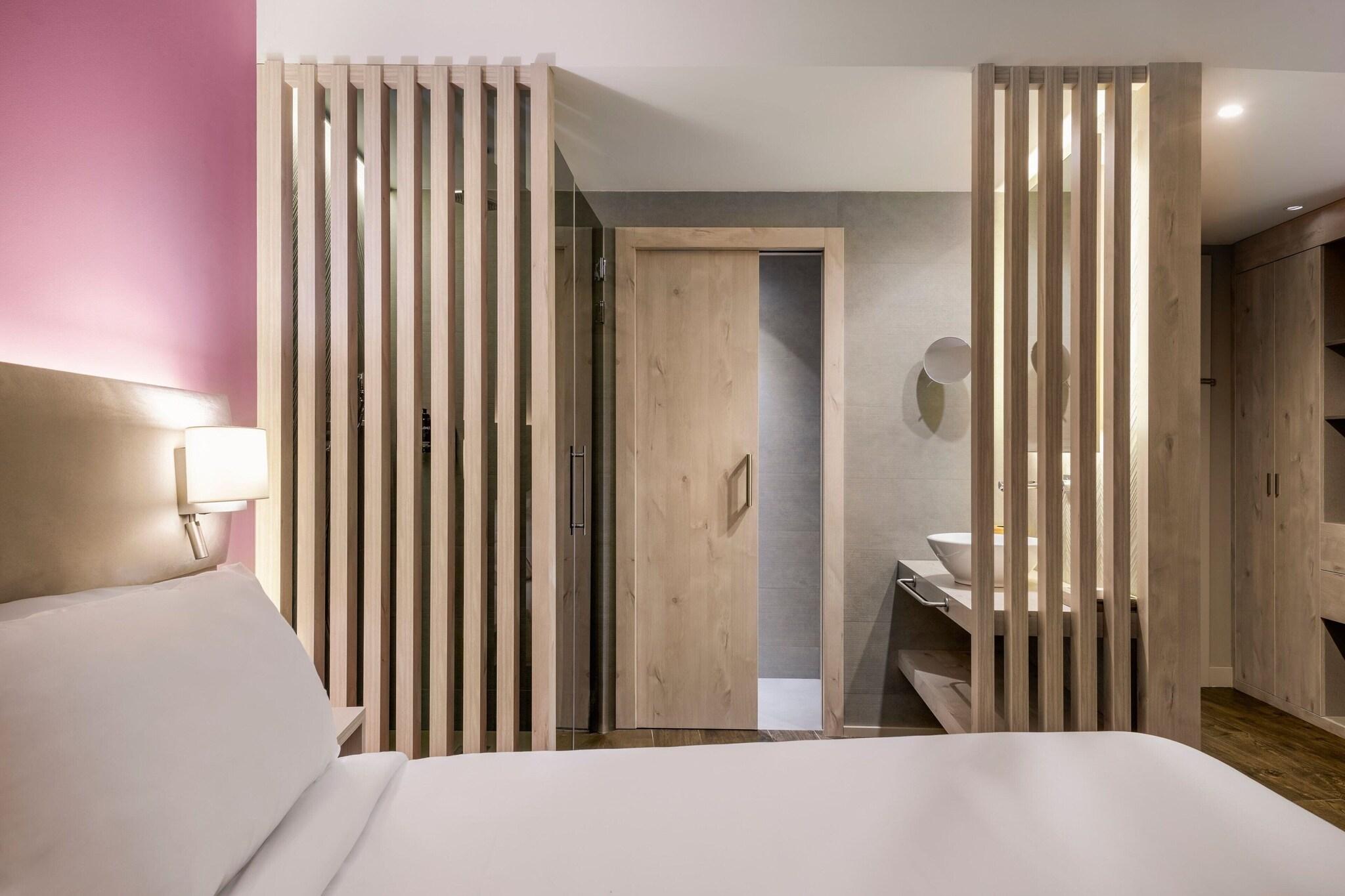 Double Deluxe King Bed