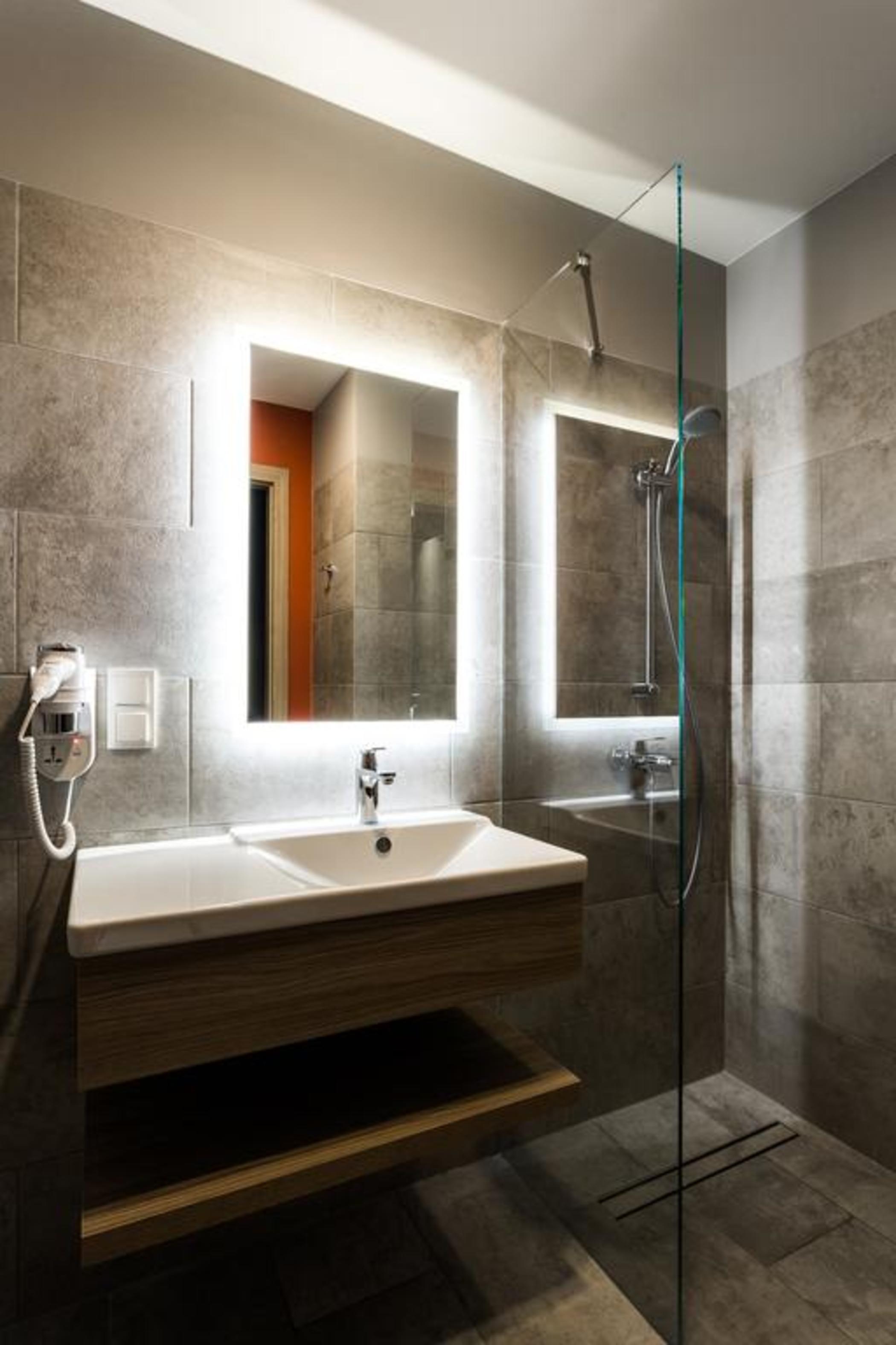 Double or Twin Standard