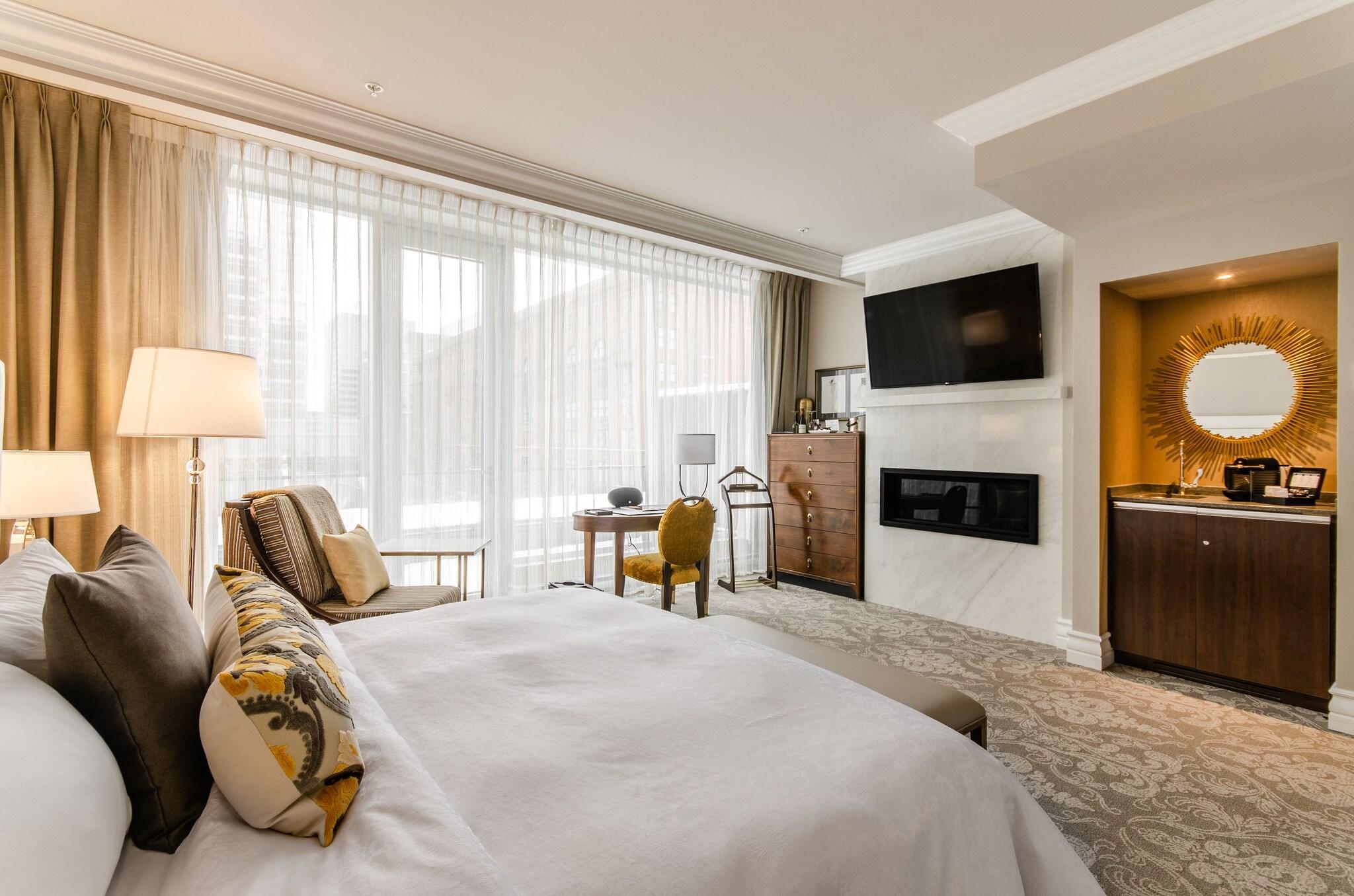 Double Deluxe King Bed