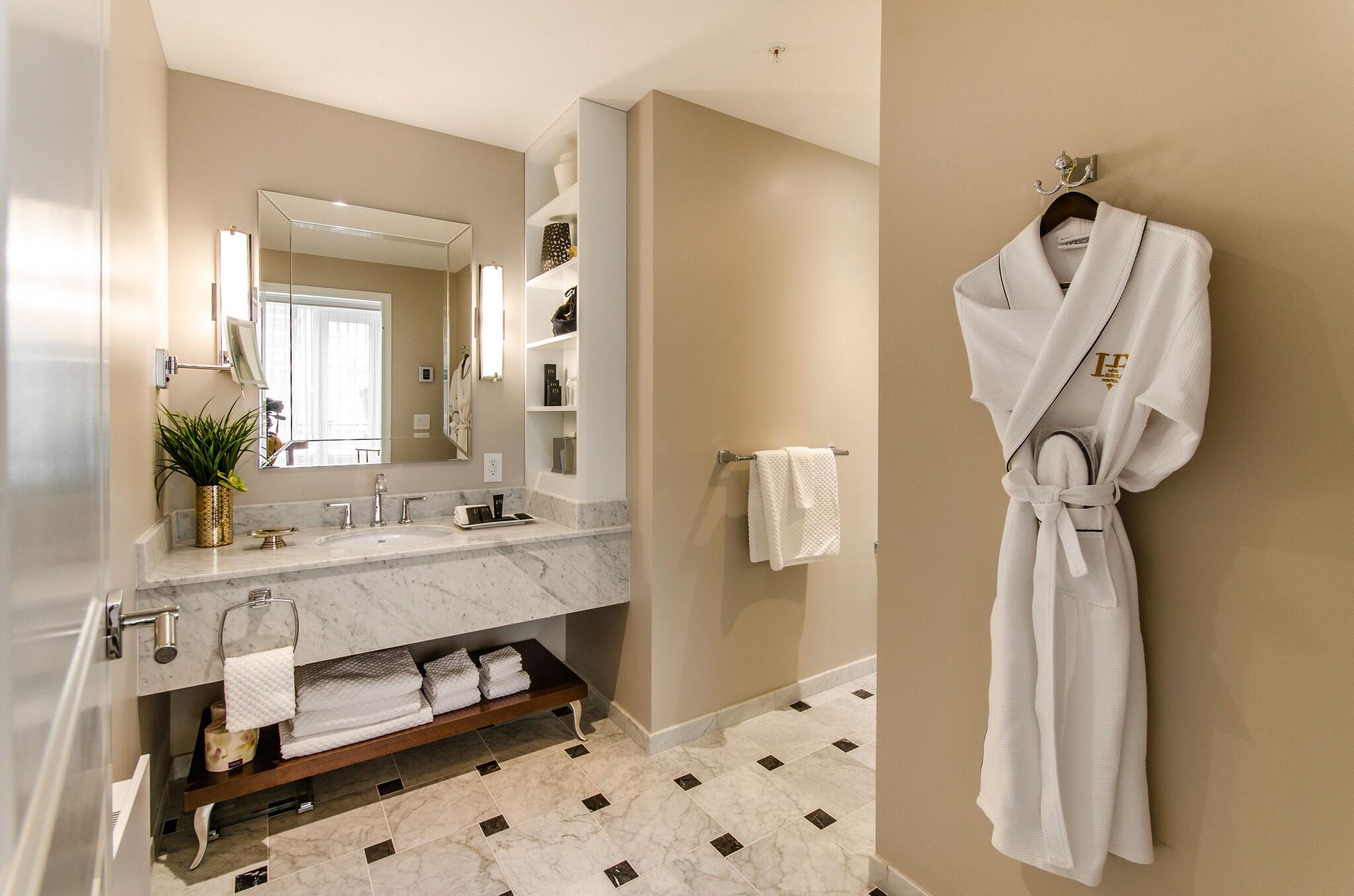 Double Deluxe King Bed