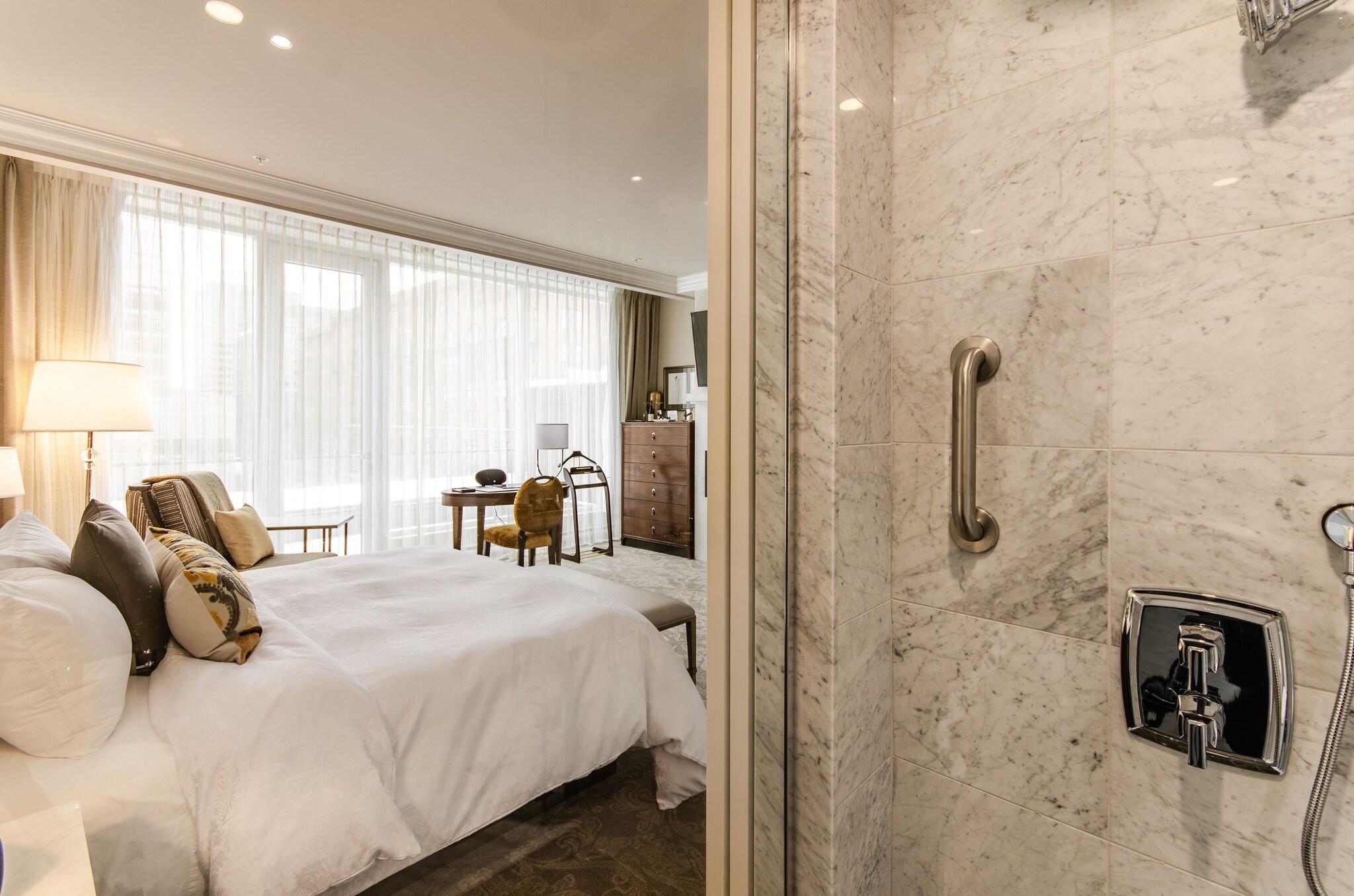 Double Deluxe King Bed