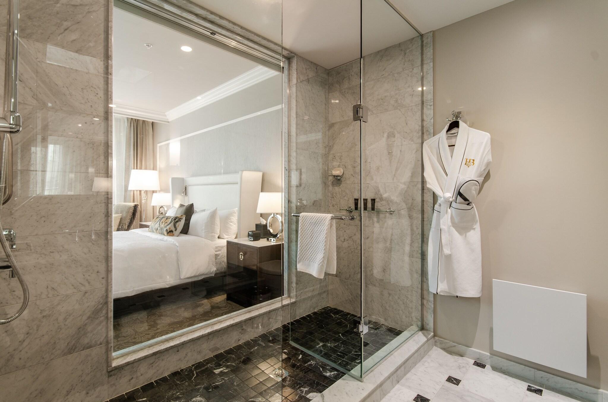 Double Deluxe King Bed