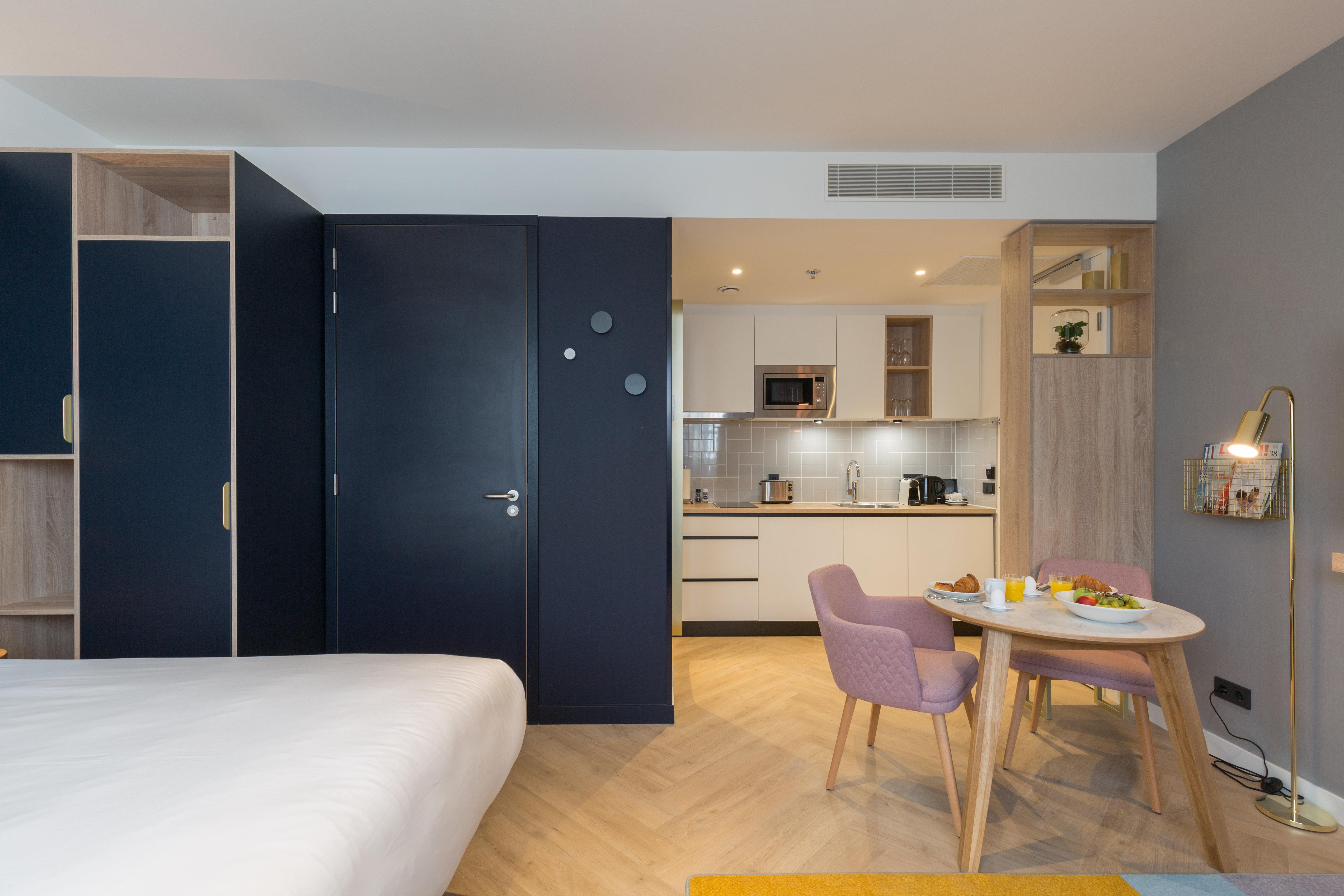 Studio Queen Size Bed