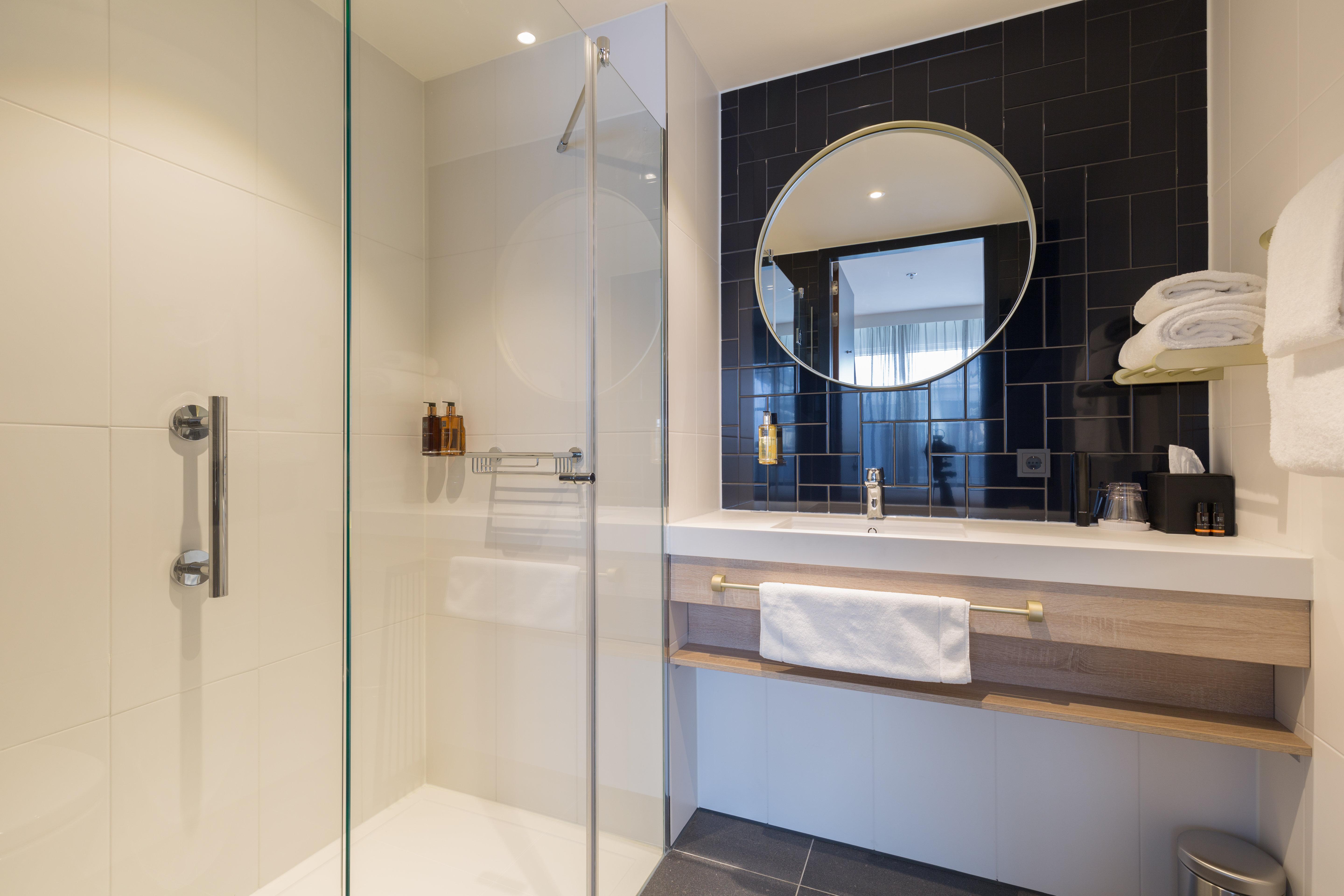 Studio Queen Size Bed