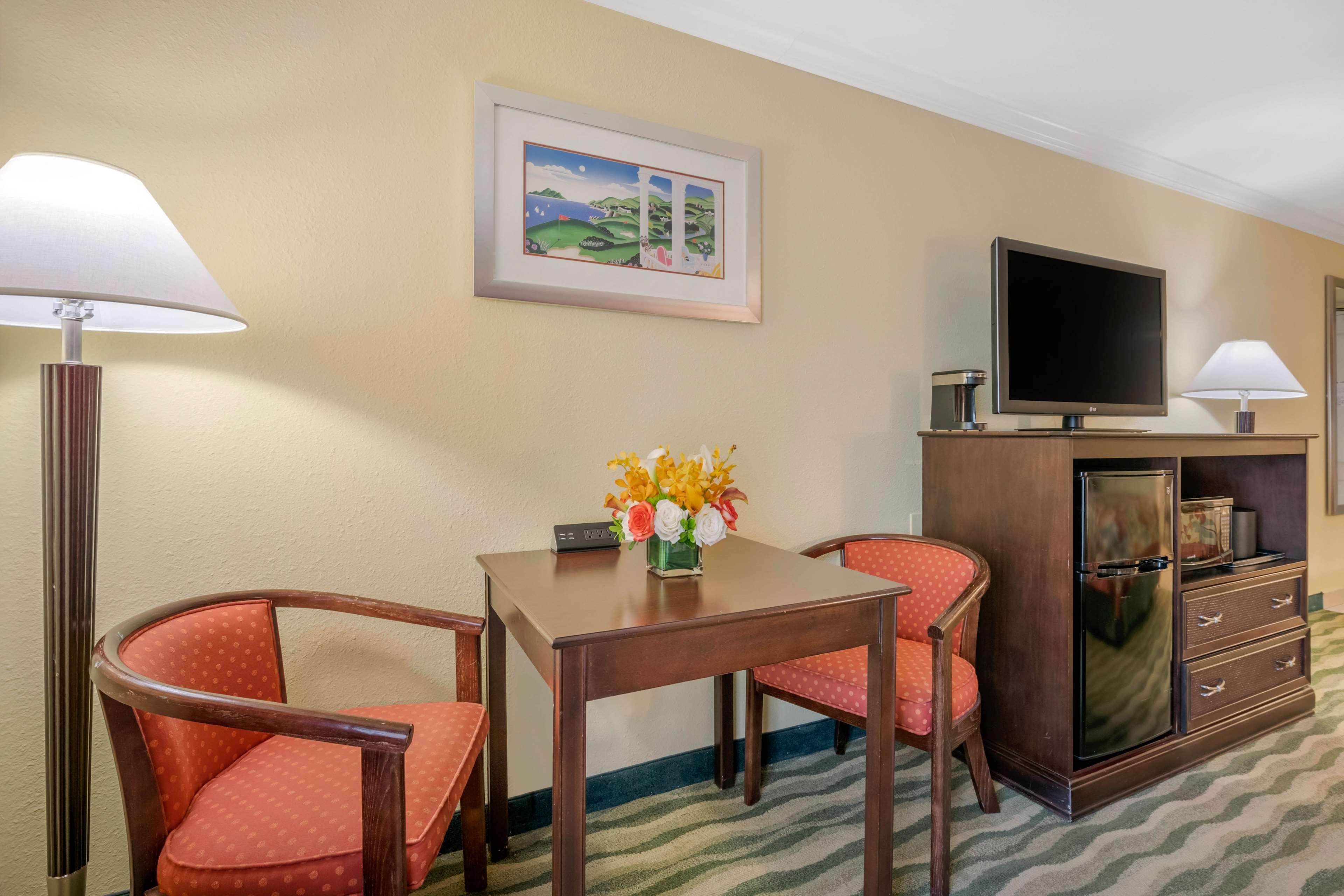 Suite King Size Bed