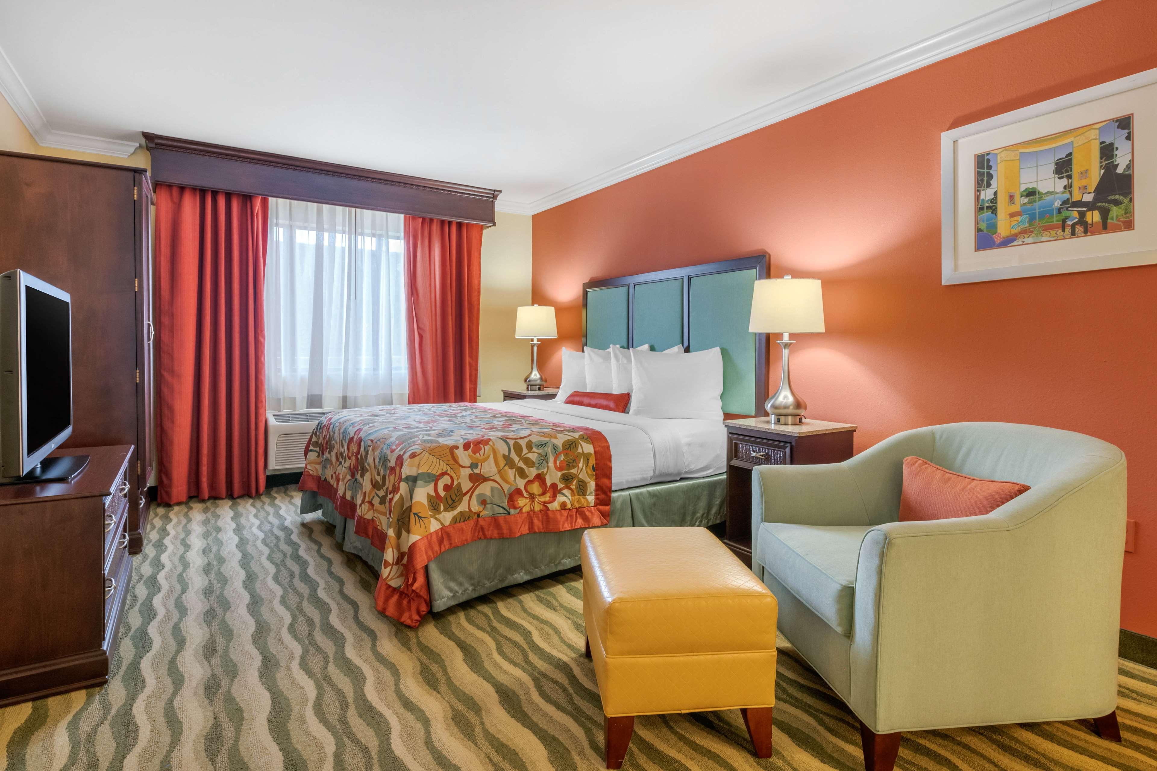 Suite King Size Bed