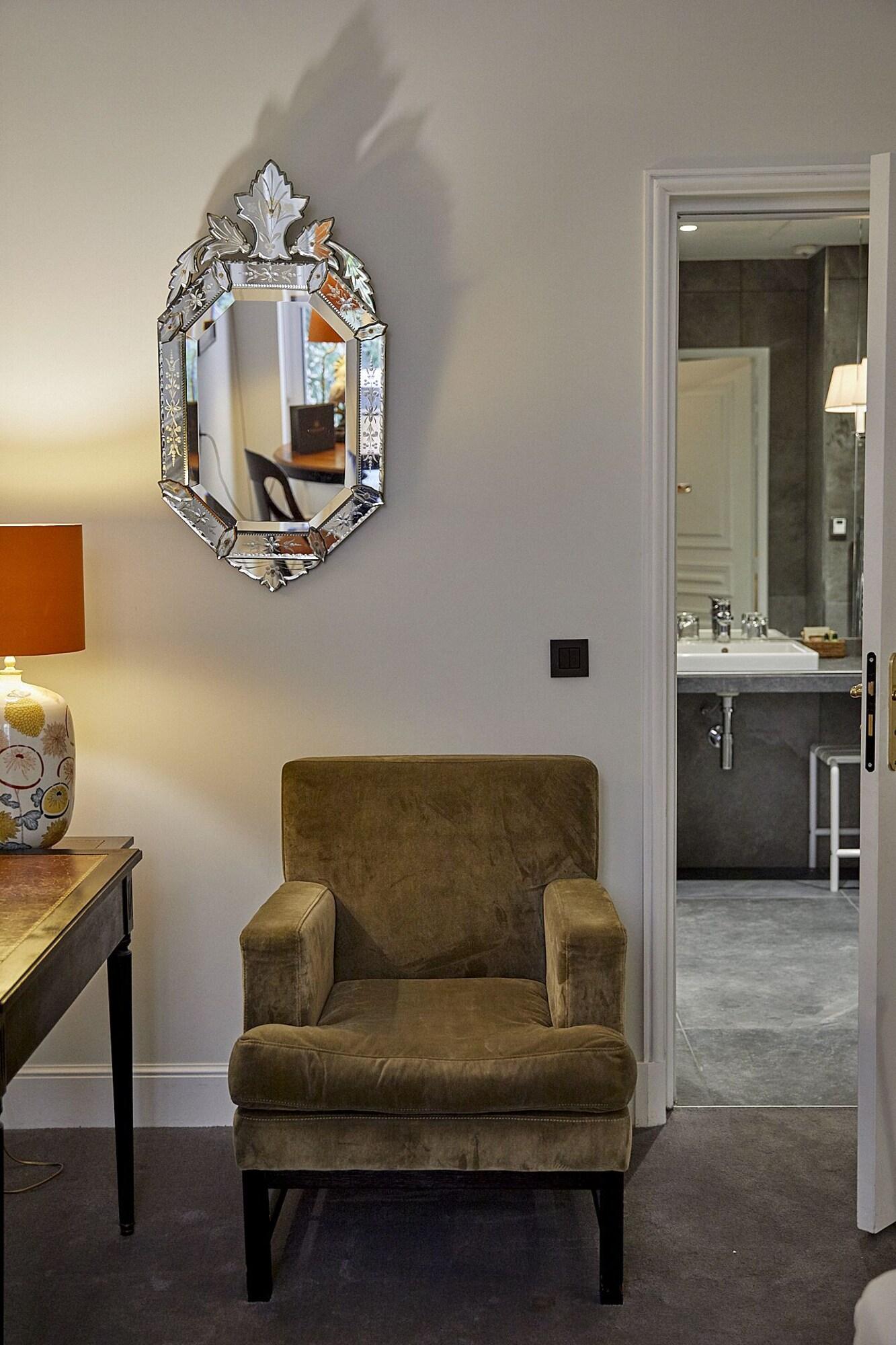 Double Deluxe Queen Bed