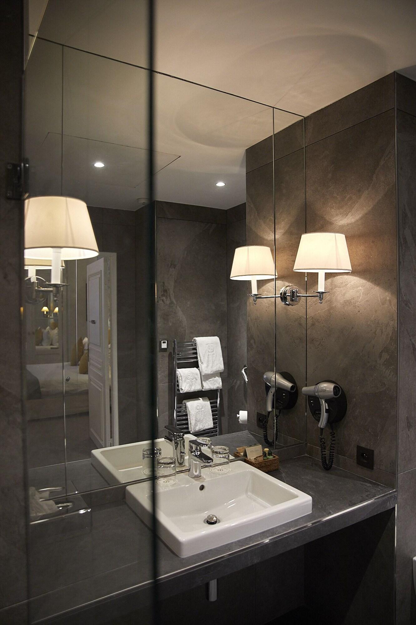 Double Deluxe Two Beds