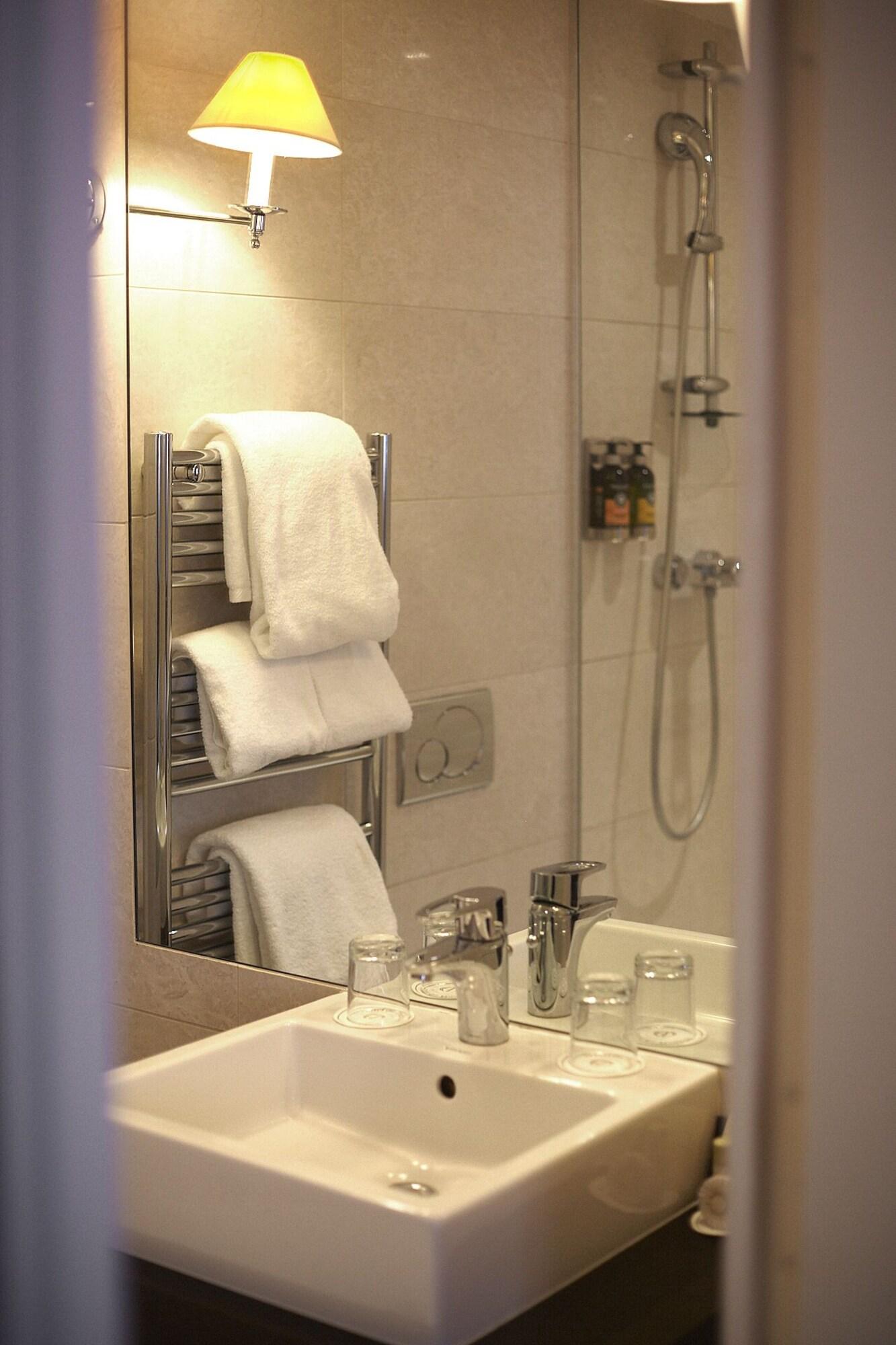 Double Superior Queen Bed