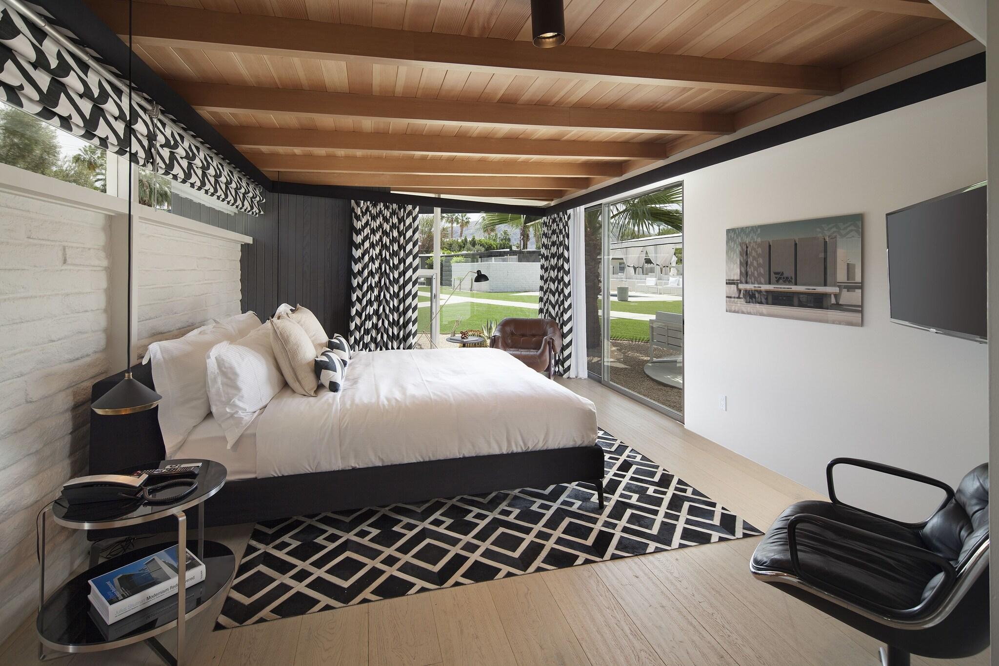 Bungalow Premier King Bed