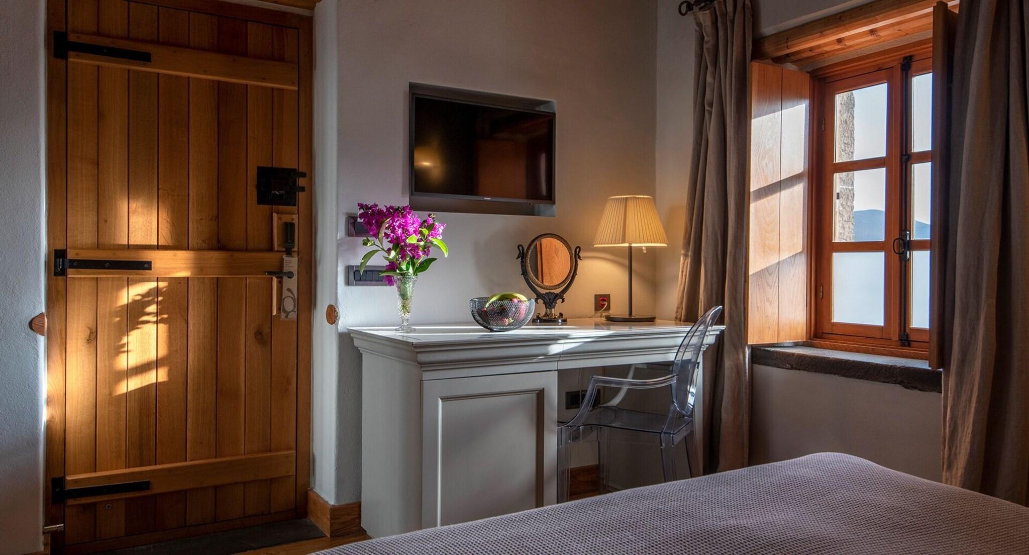 Double Queen Size Bed