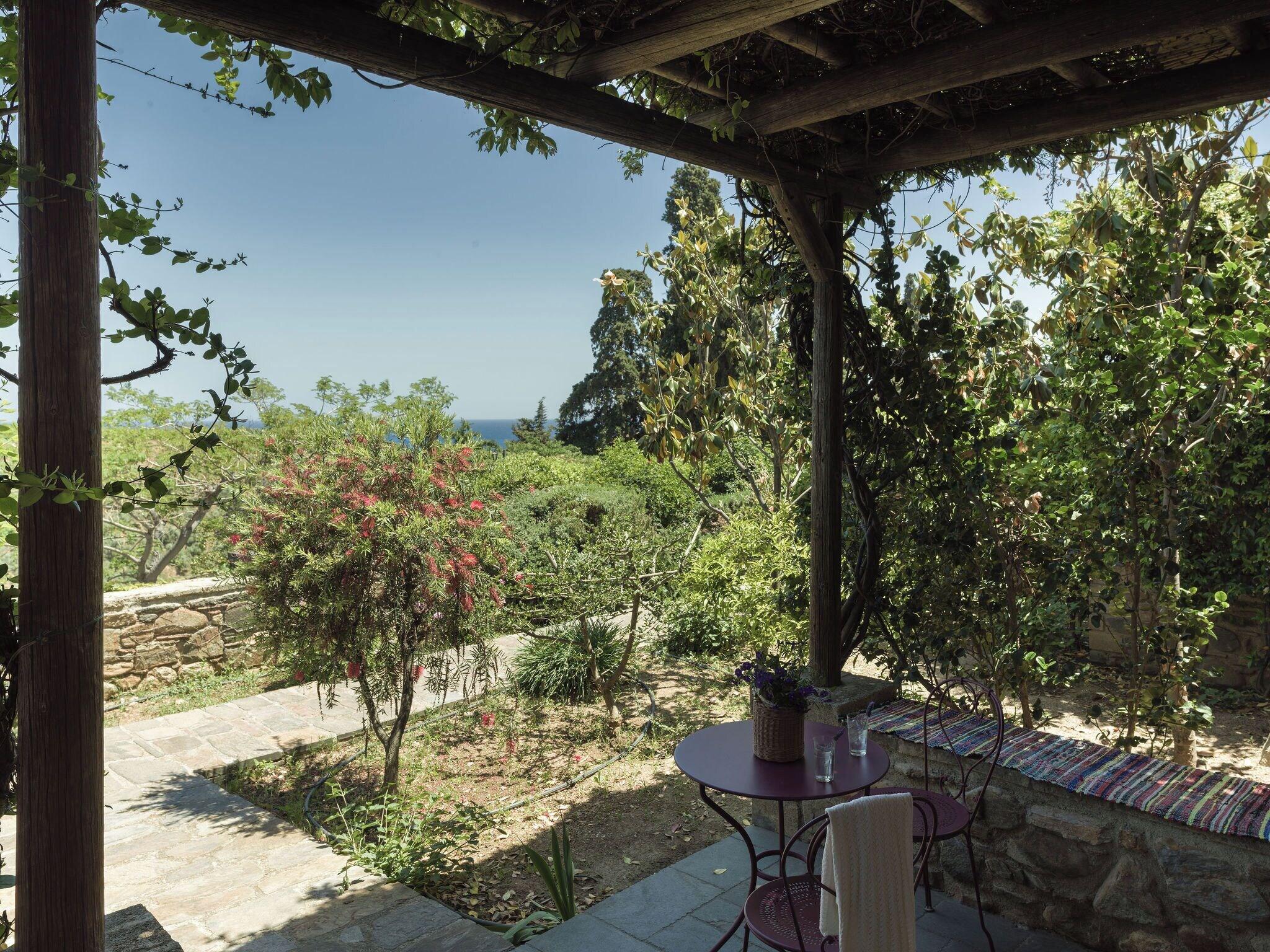 Junior Suite Queen Size Bed