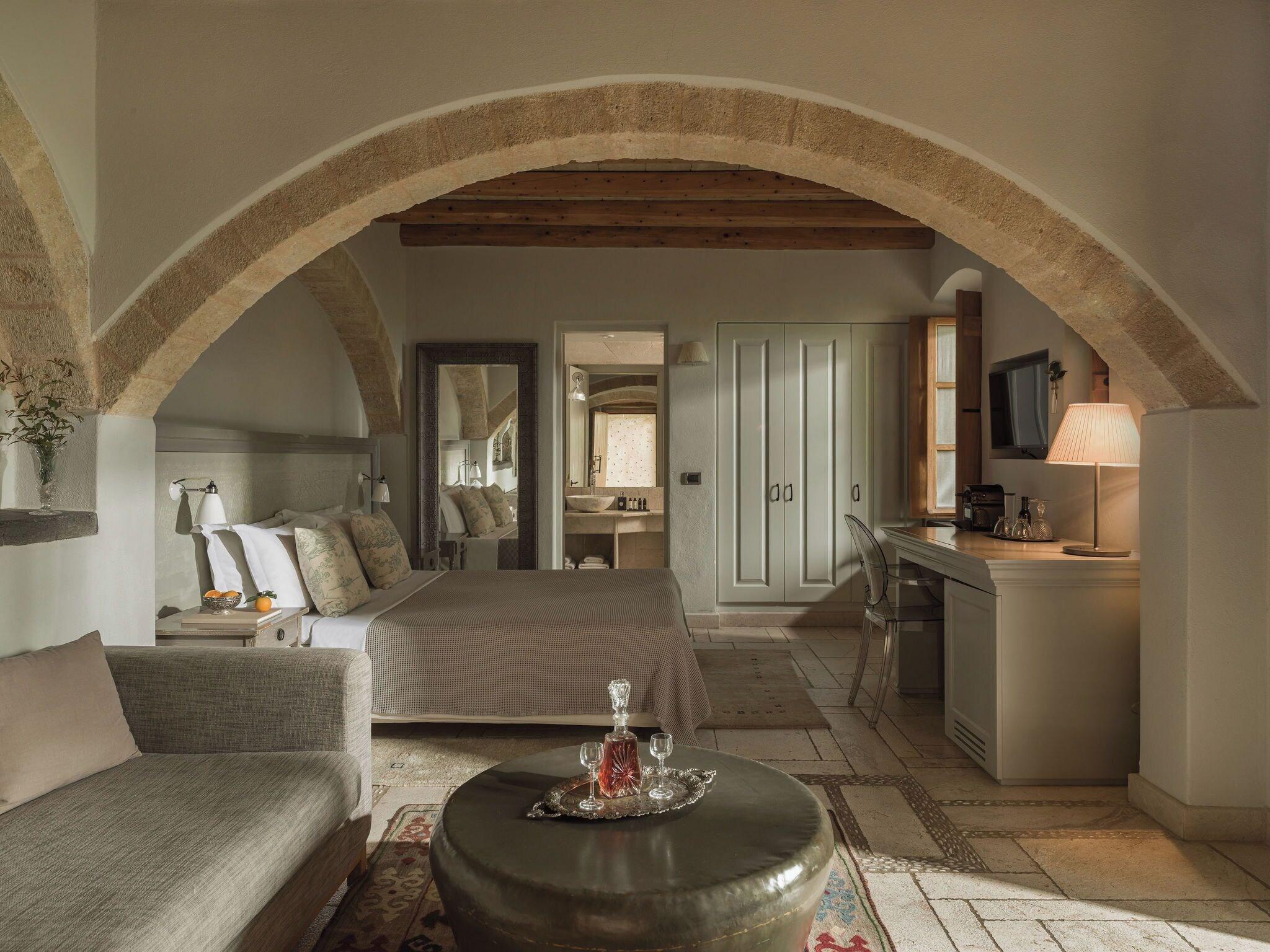 Junior Suite Queen Size Bed