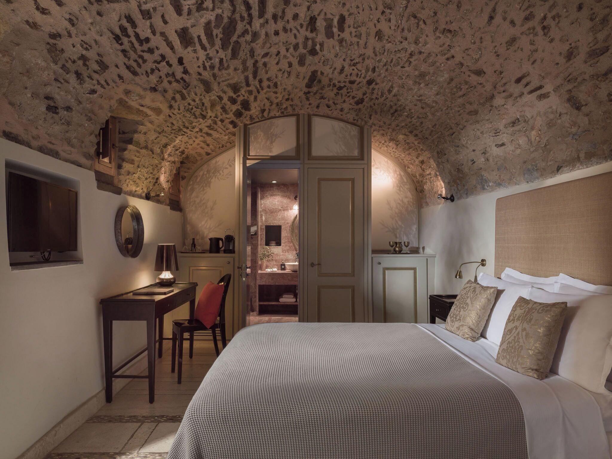 Suite Queen Size Bed