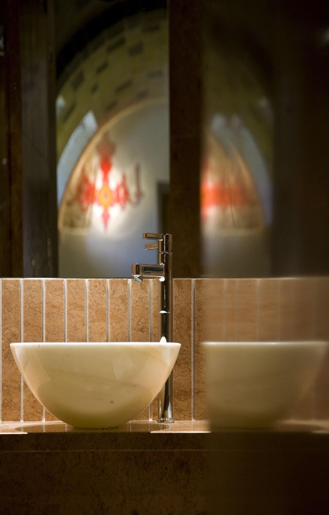 Suite Queen Size Bed