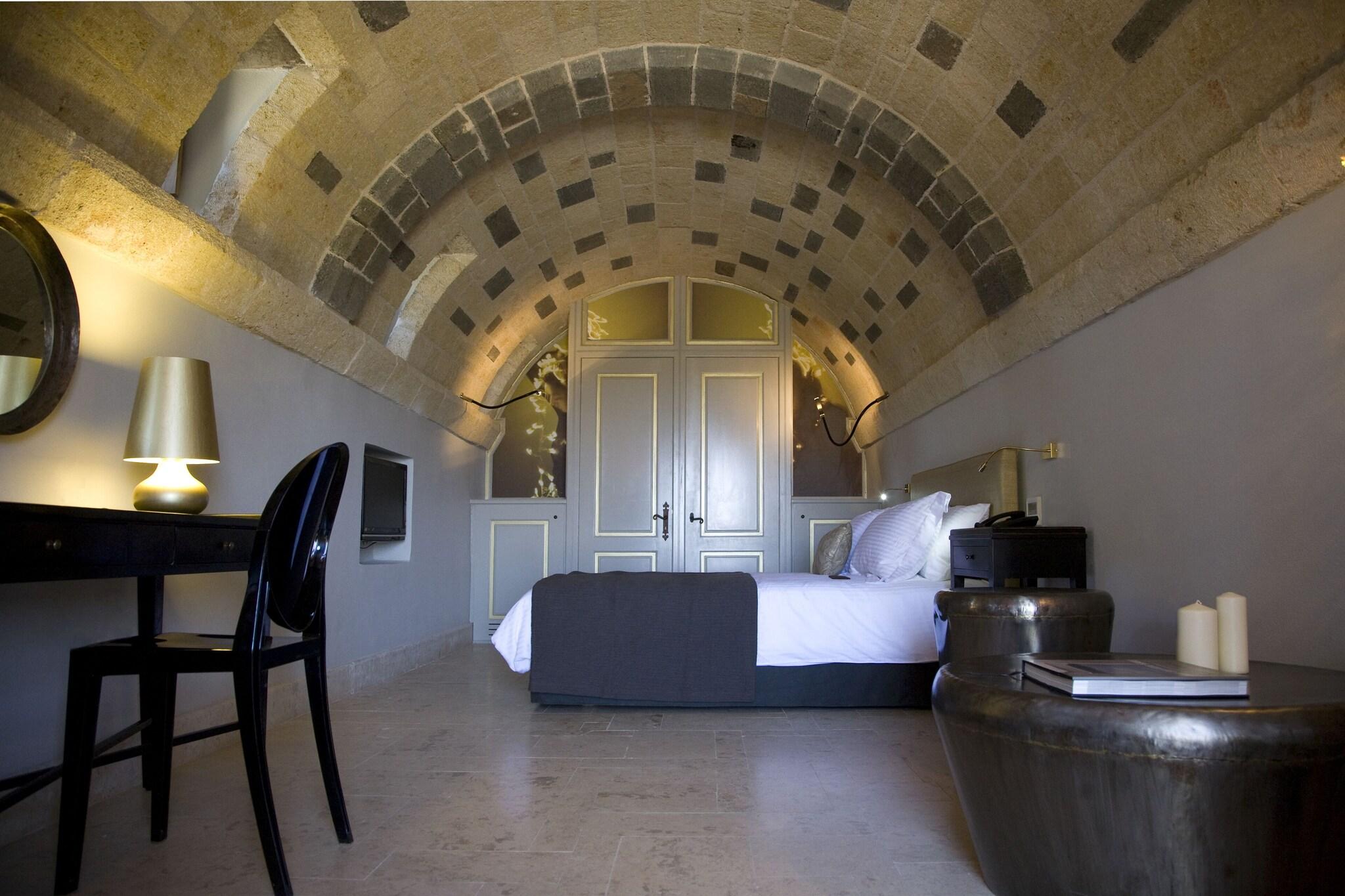 Suite Queen Size Bed