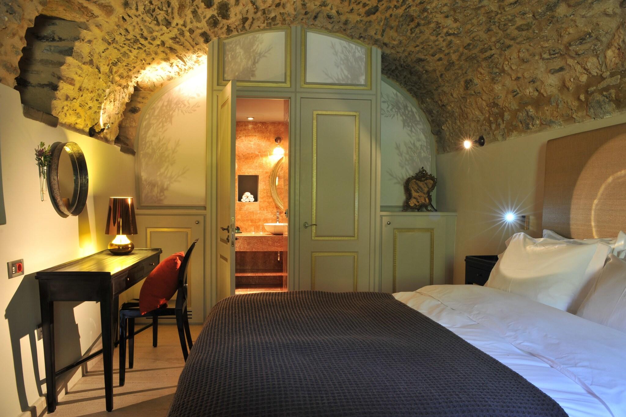 Suite Queen Size Bed