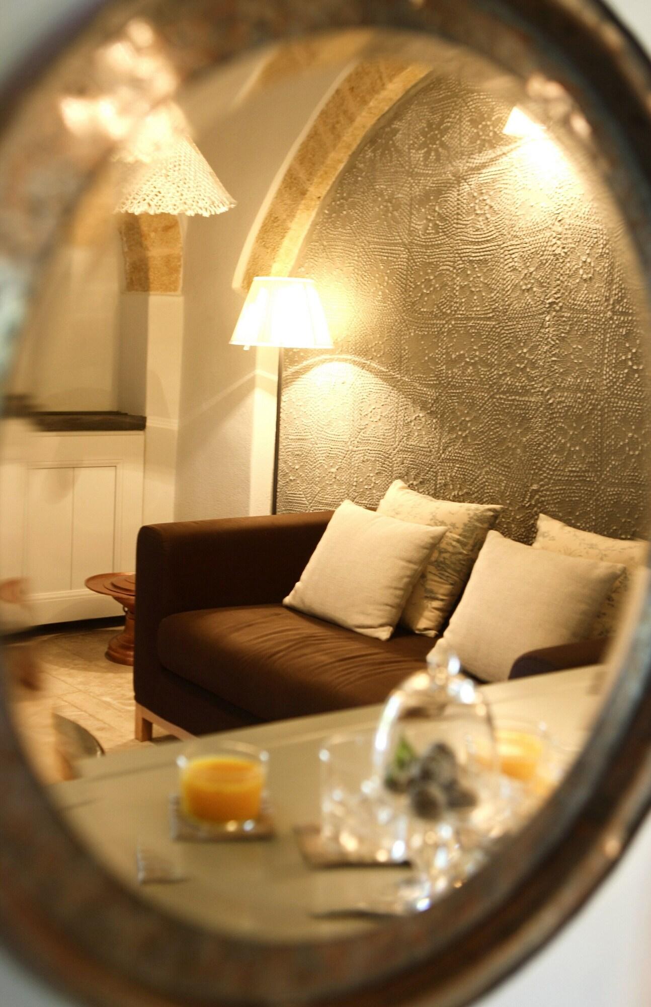 Junior Suite Queen Size Bed