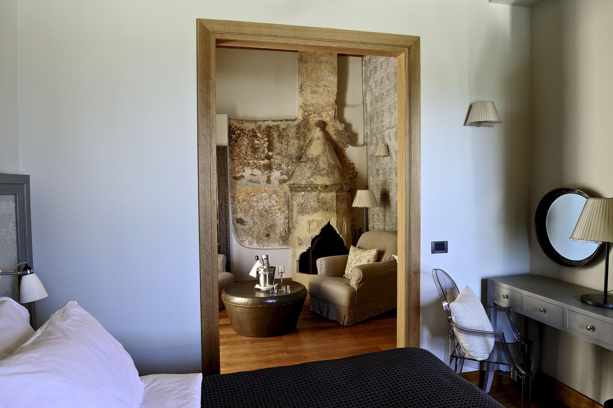 Junior Suite Queen Size Bed