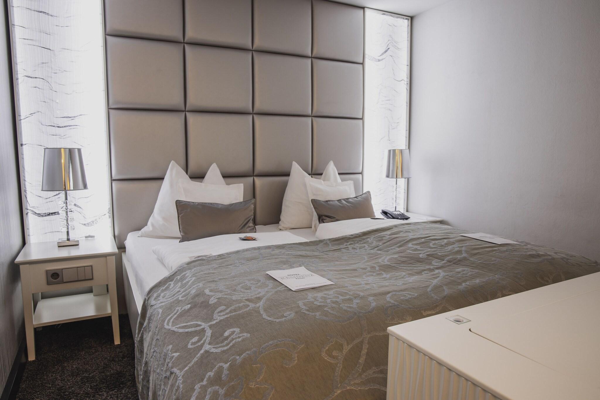 Junior Suite Queen Size Bed