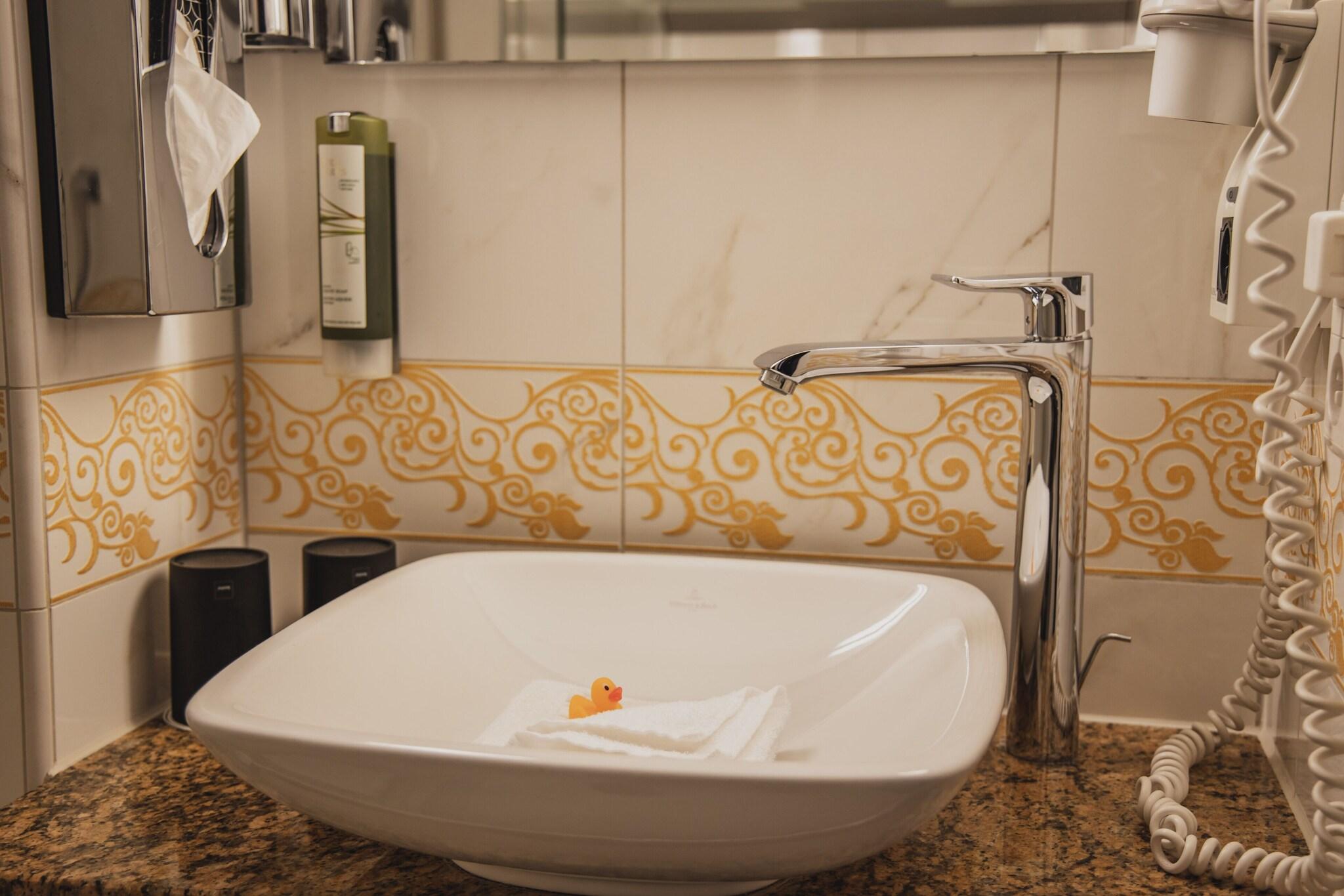 Junior Suite Queen Size Bed