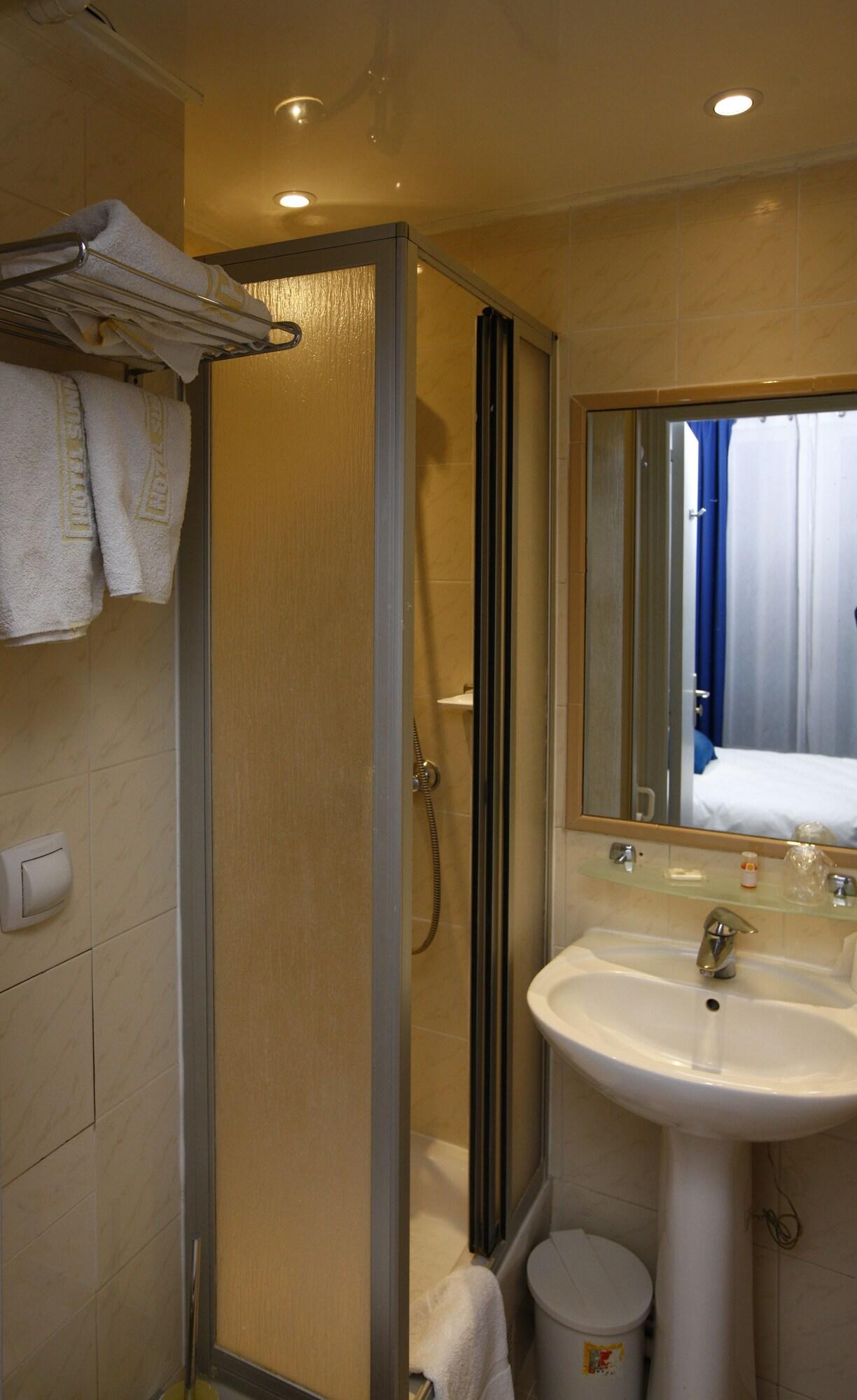 Double Classic Double Bed