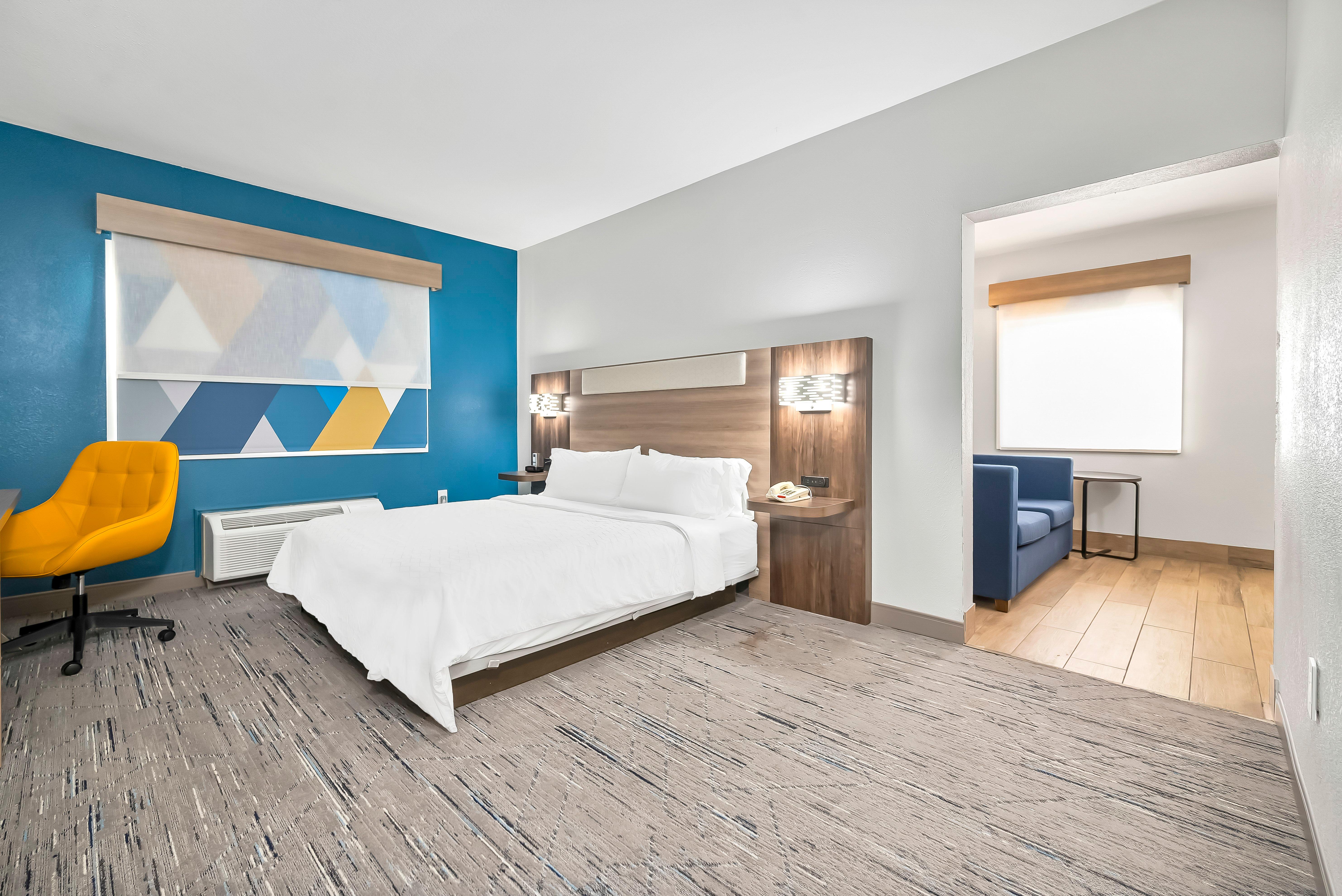 Suite Accessible King Size Bed