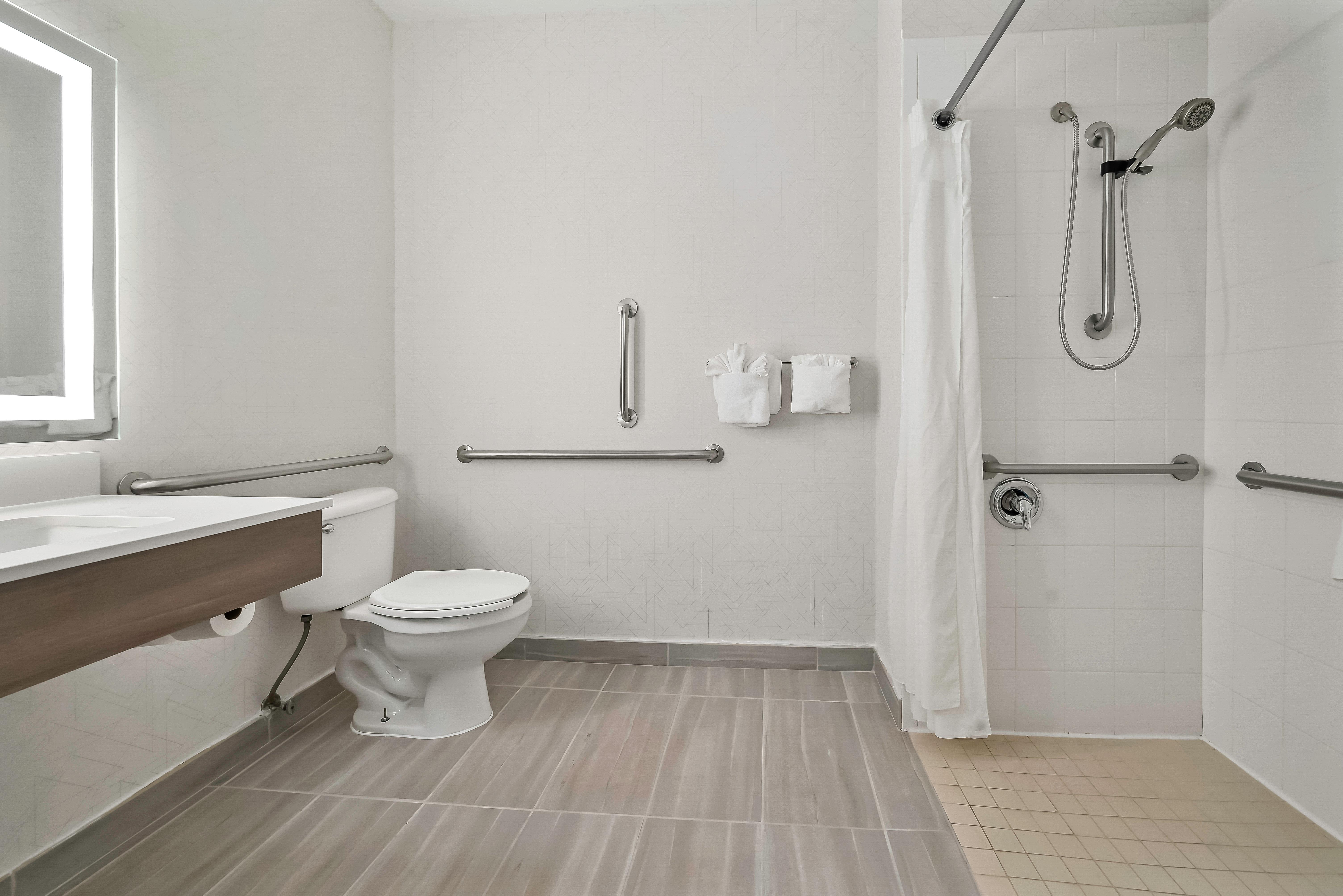 Suite Accessible King Size Bed