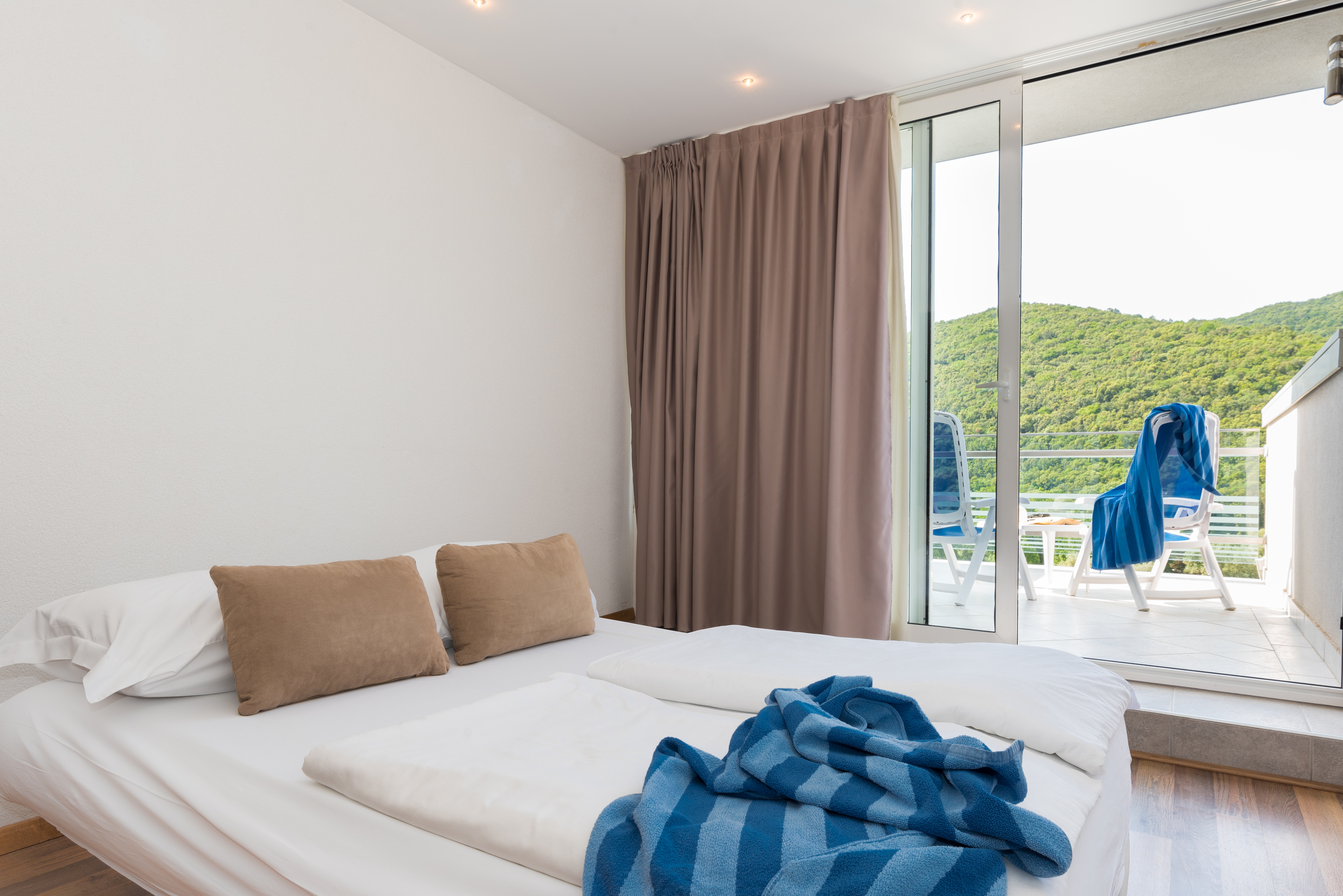 Double Side Sea View with Balcony