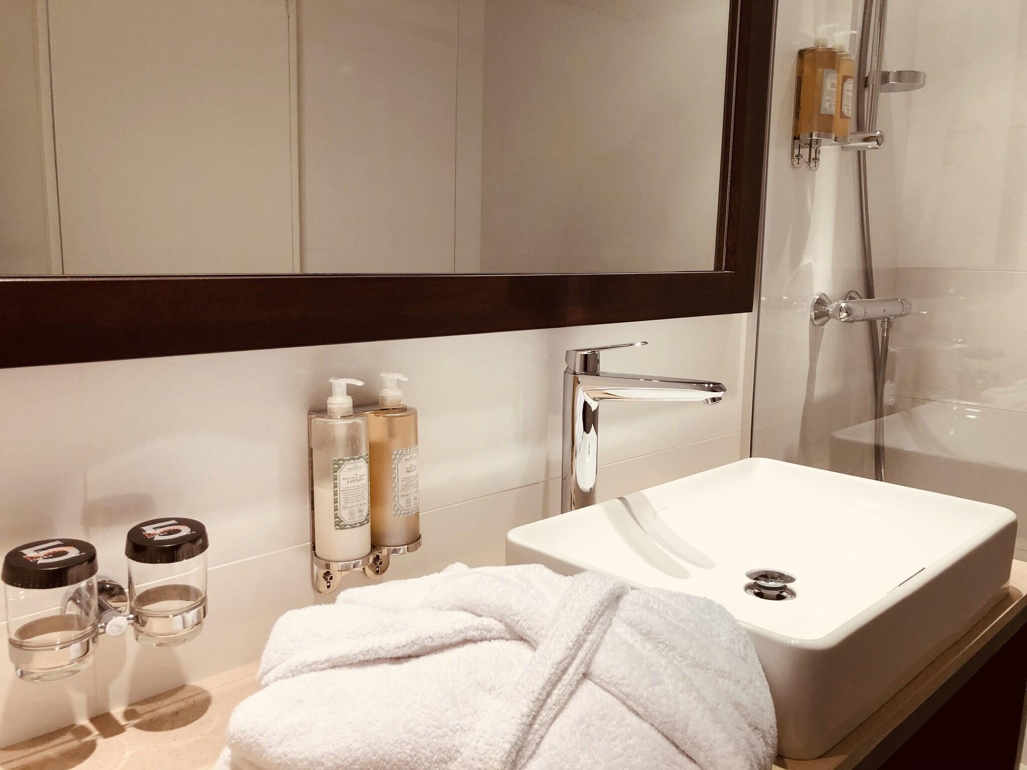 Double Superior Queen Bed