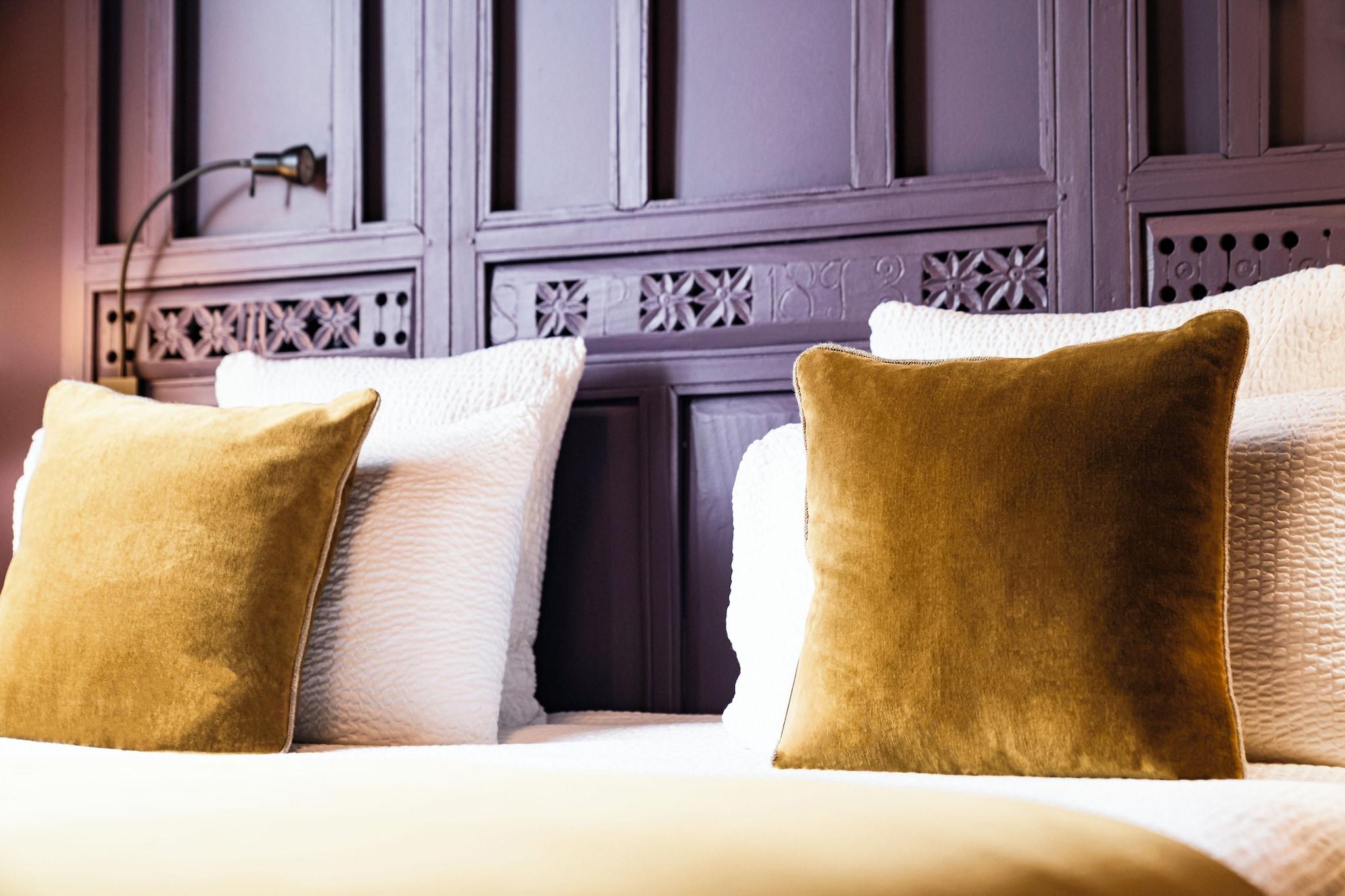 Double Queen Size Bed