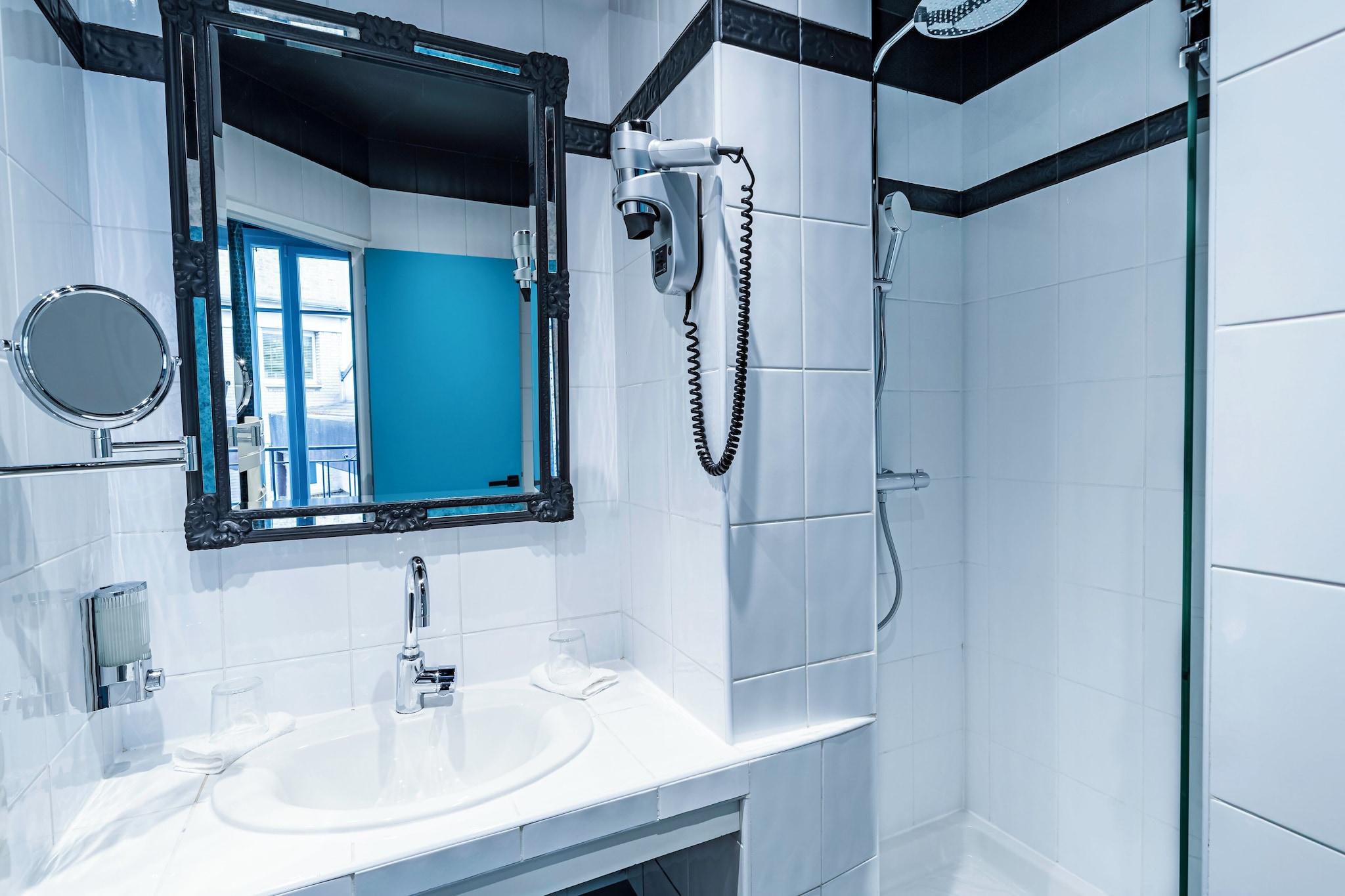 Room Connecting Room