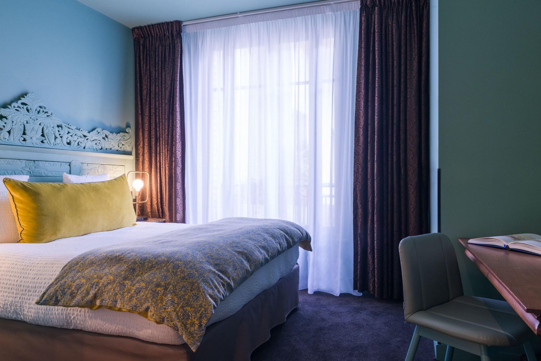 Double Queen Size Bed