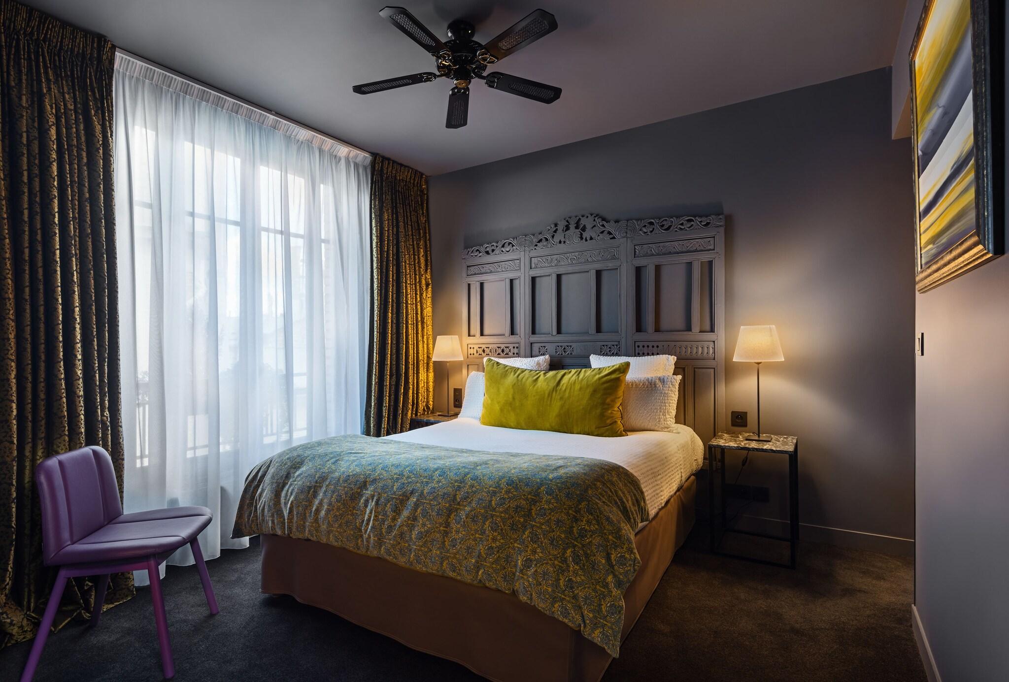 Double Queen Size Bed