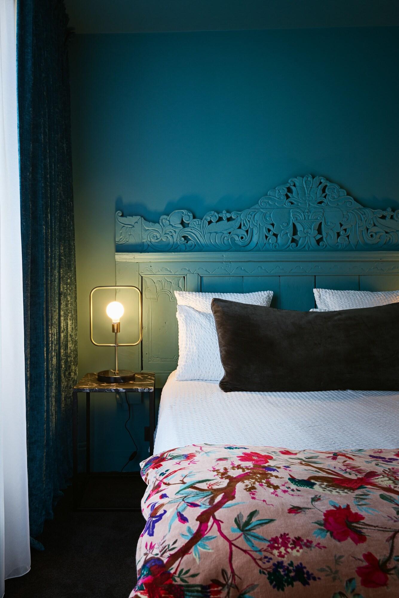 Double Queen Size Bed