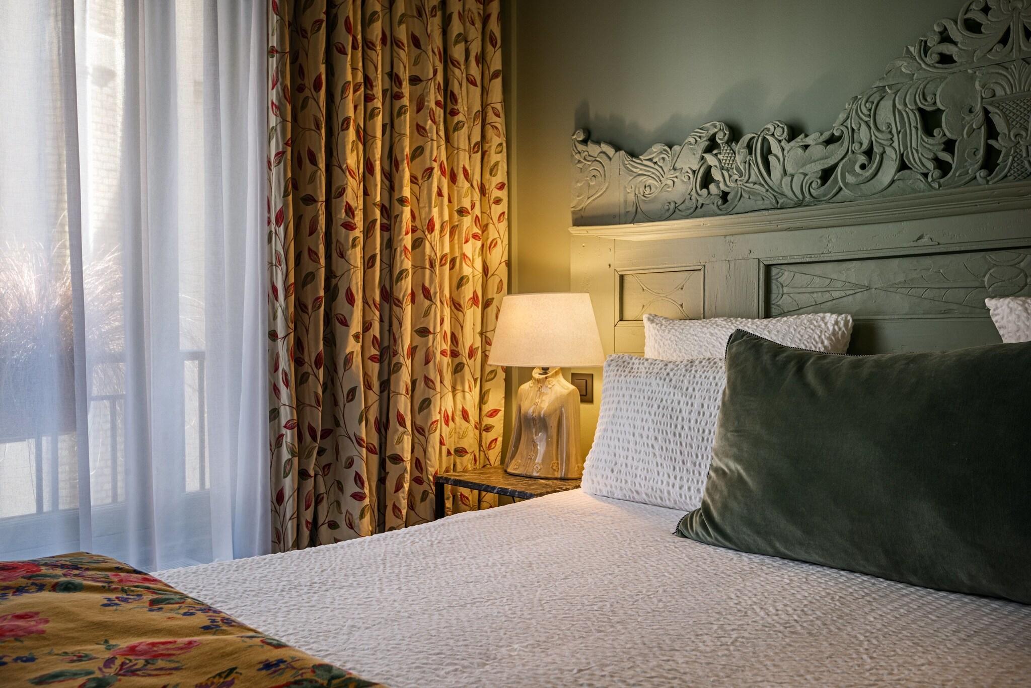 Double Queen Size Bed