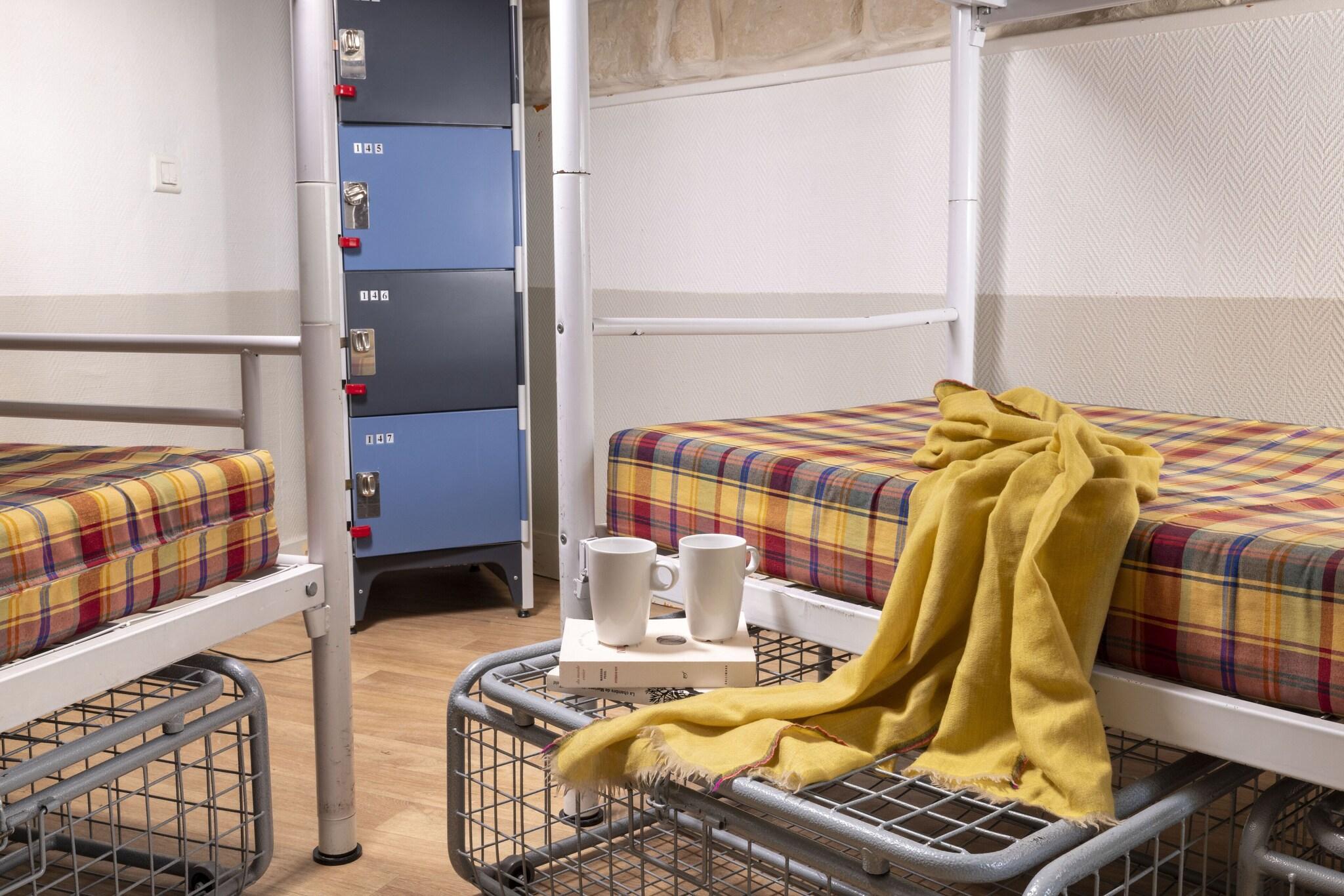 Bed in Dormitory Bunk Bed