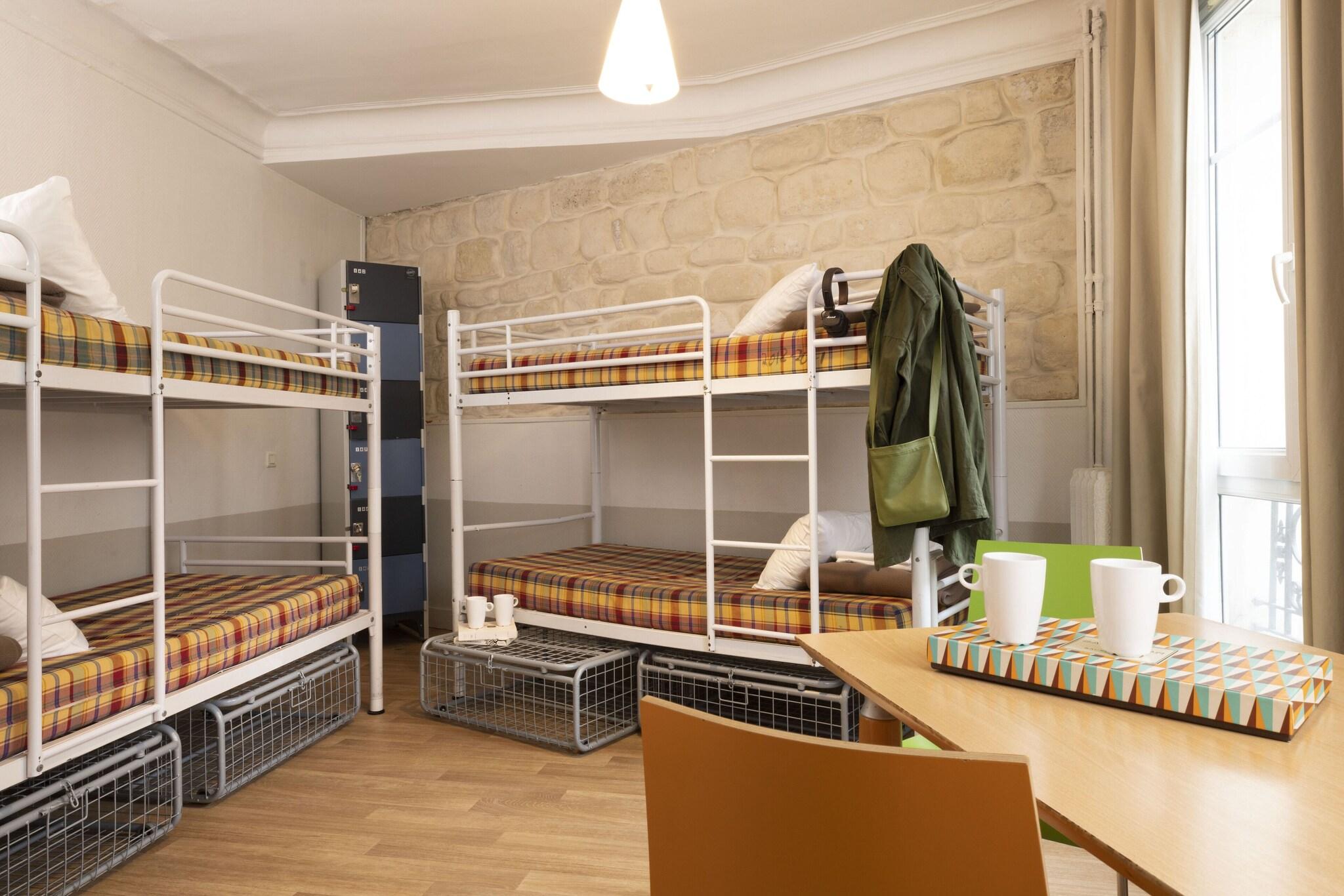 Bed in Dormitory Bunk Bed