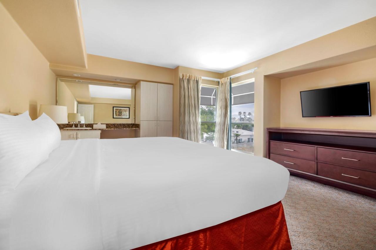 Studio Queen Size Bed