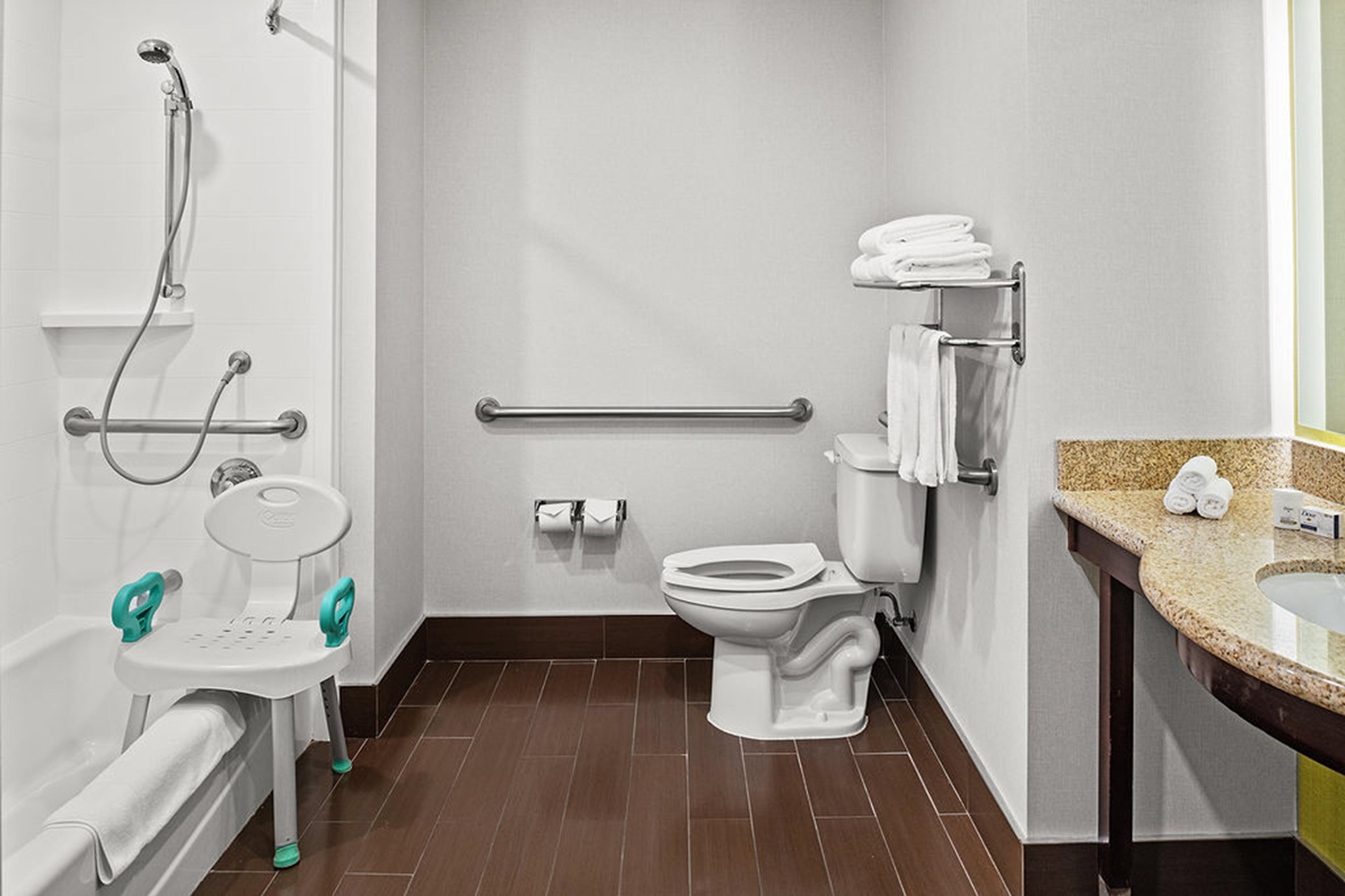 Suite Accessible King Size Bed