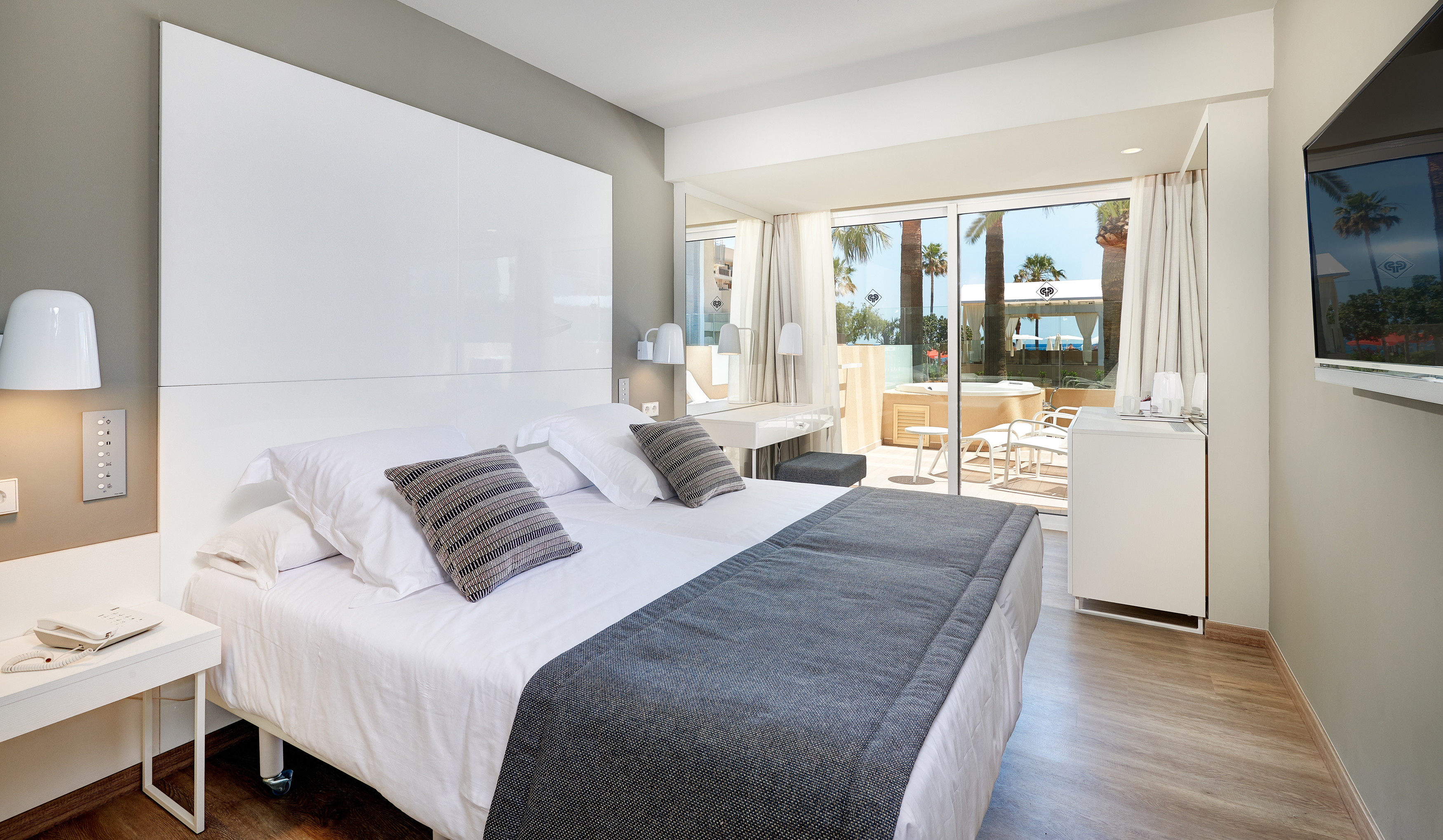 Double Single Superior with Balcony