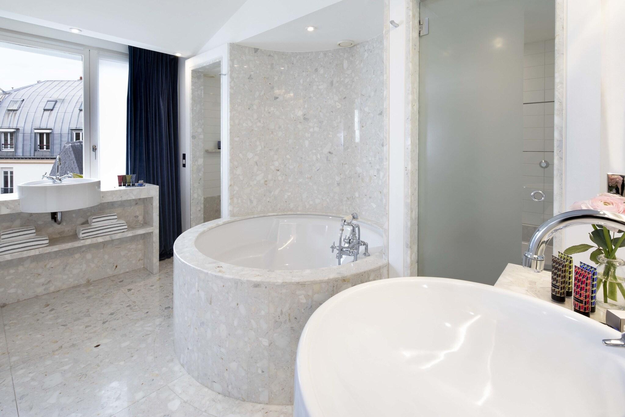 Apartment Queen Size Bed