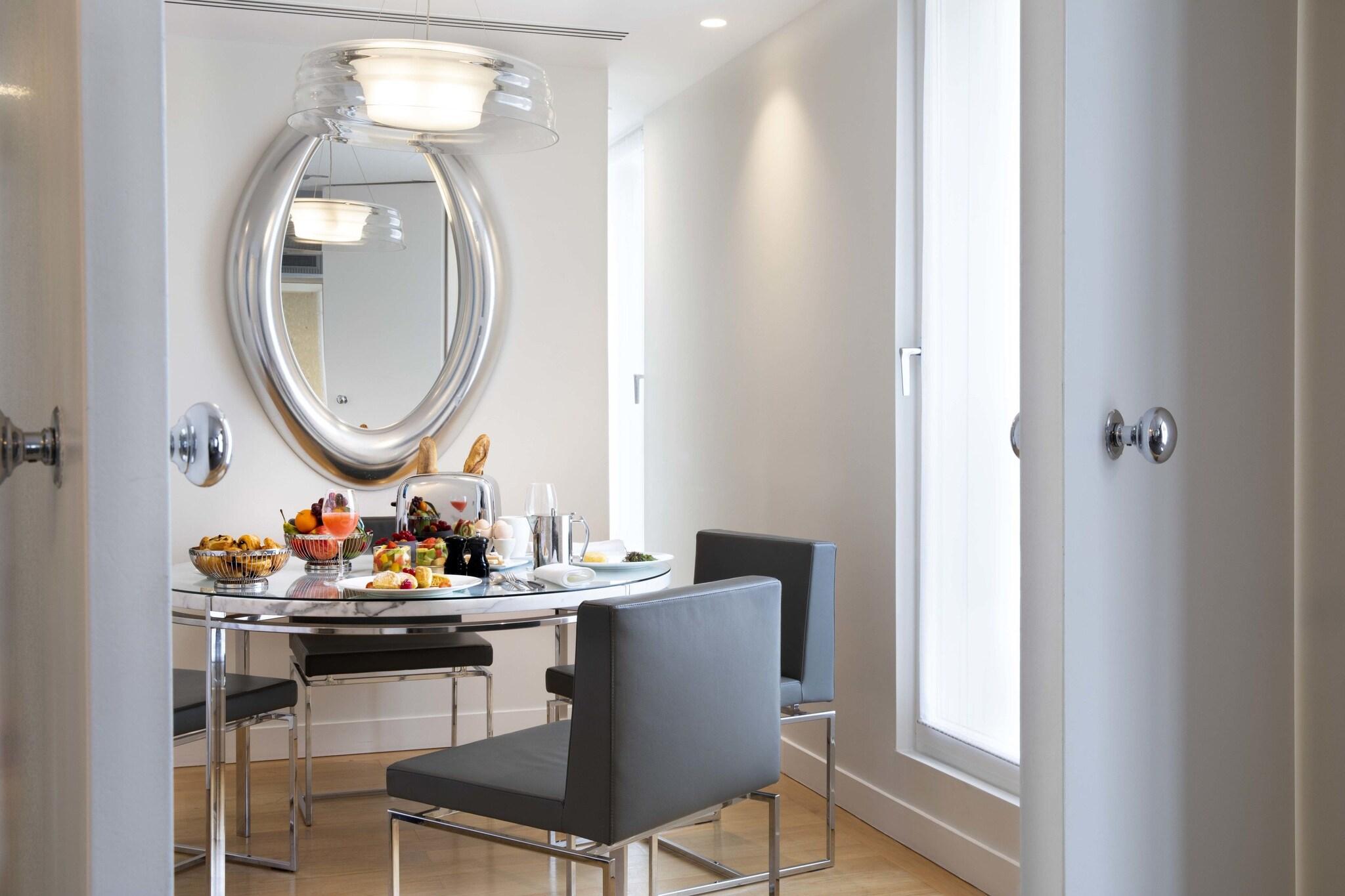 Apartment Queen Size Bed