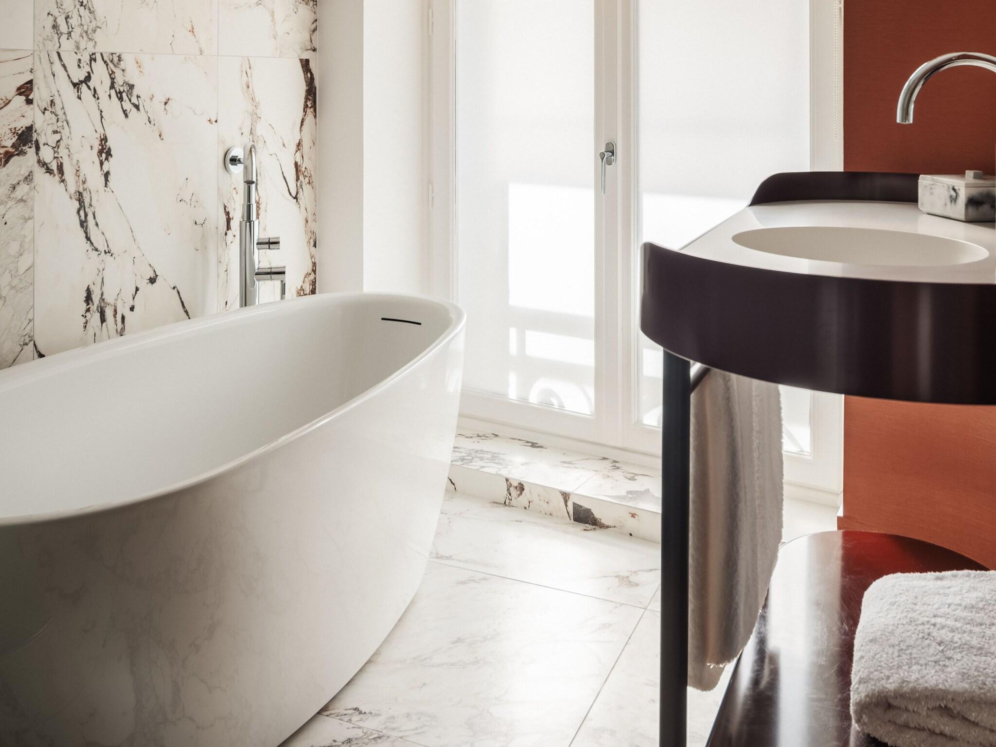 Double Deluxe King Bed