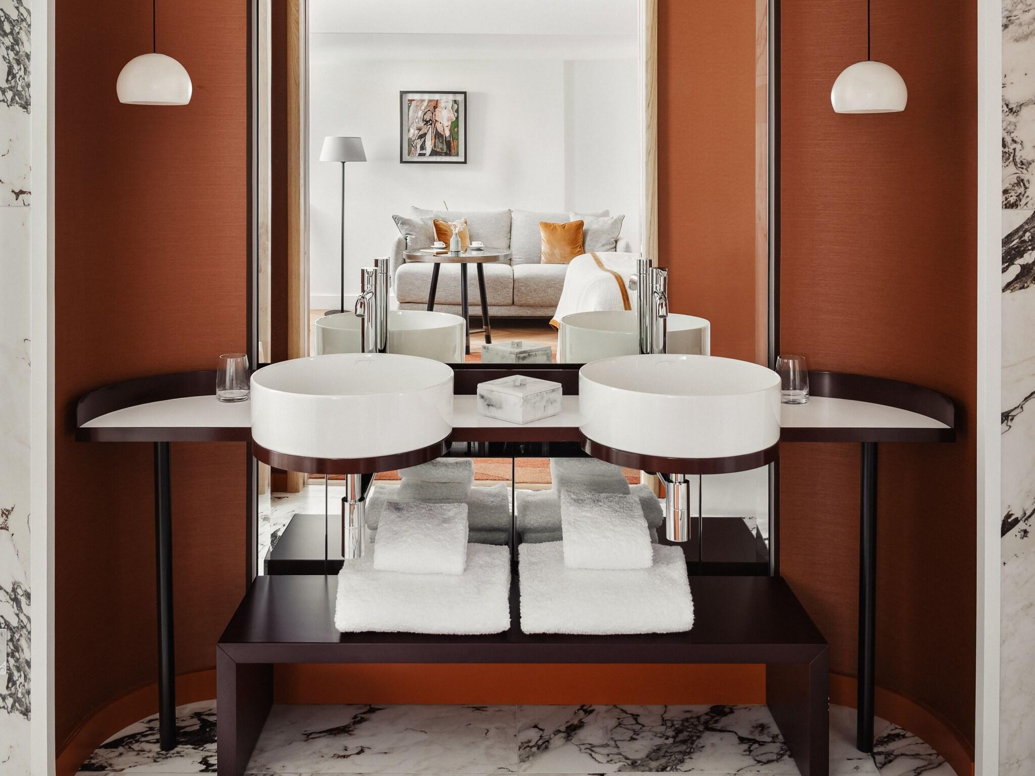 Double Deluxe King Bed