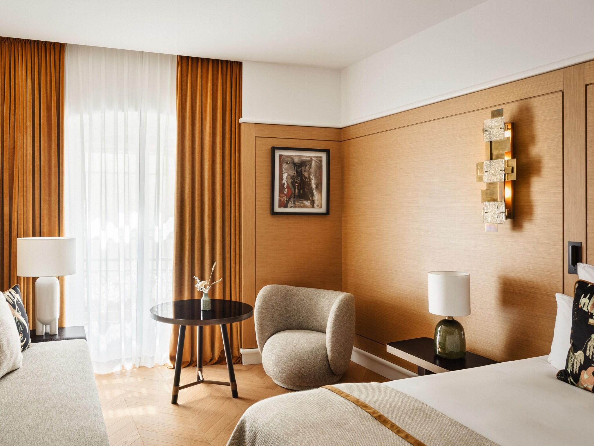 Double Deluxe King Bed