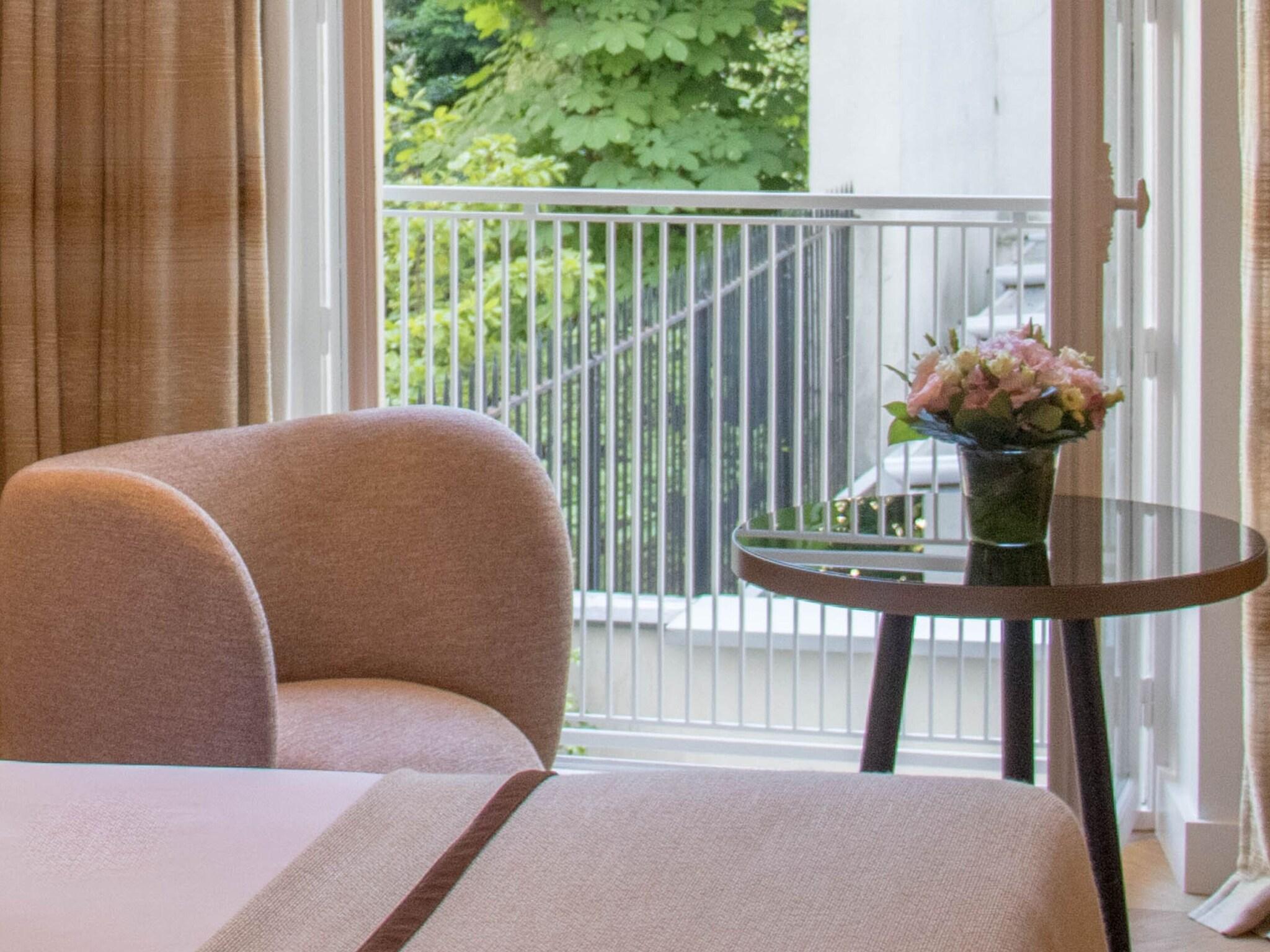 Double Deluxe King Bed