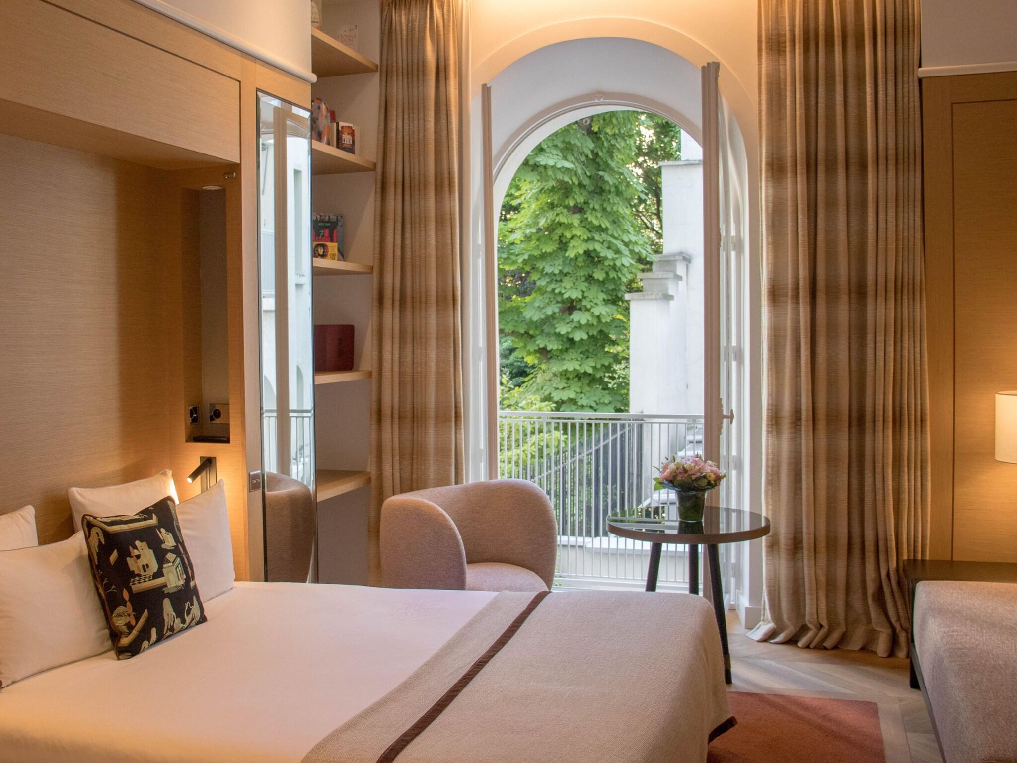 Double Deluxe King Bed