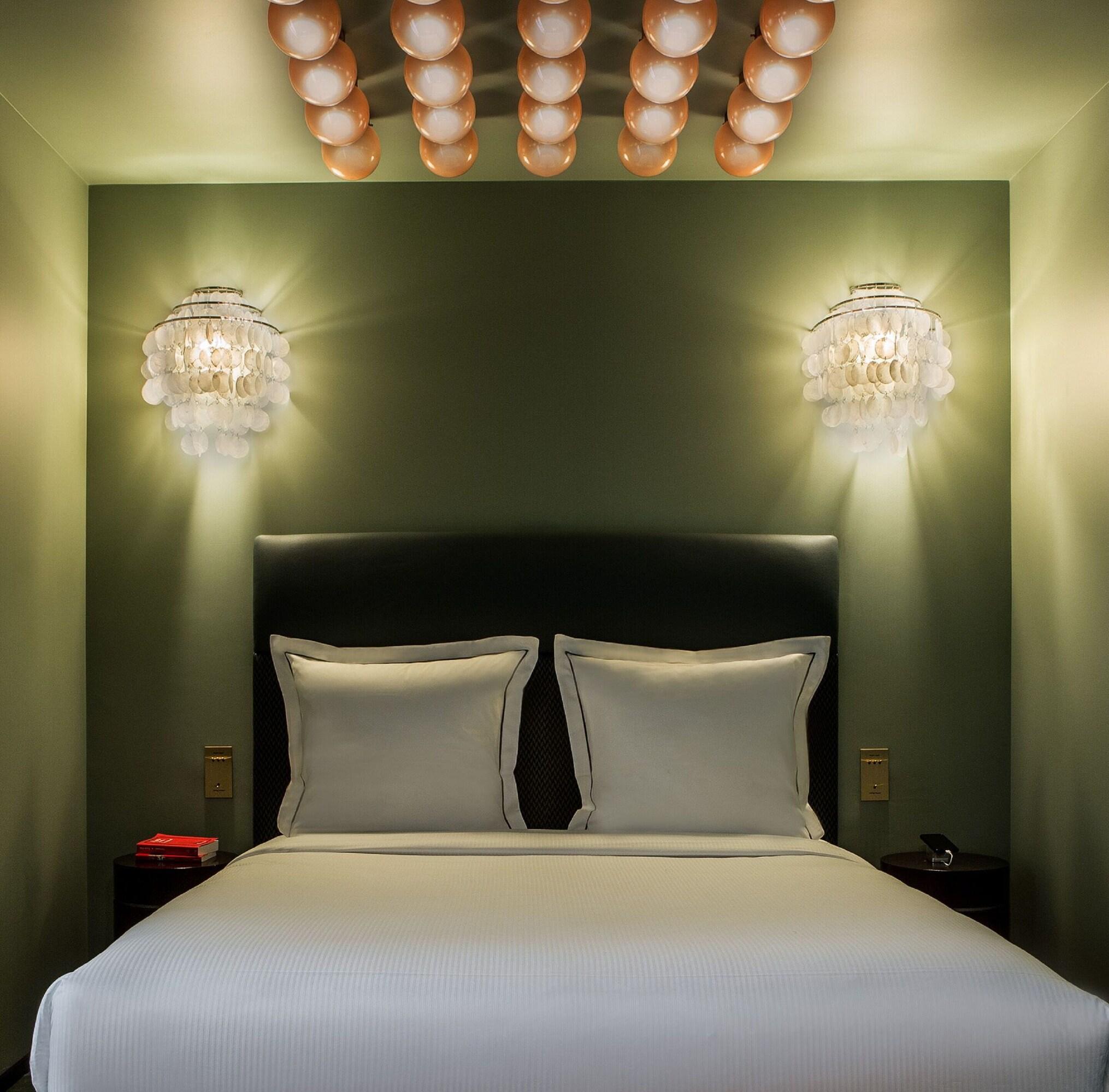 Suite Queen Size Bed